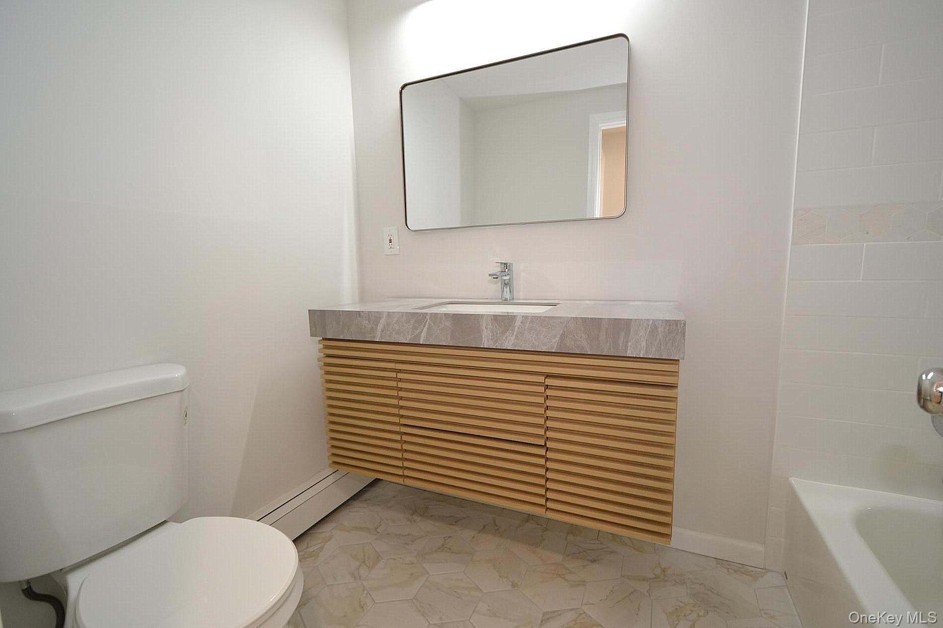 #19 photo, 15 Allegheny Drive, সাফোক কাউন্টি Farmingville , NY 11738