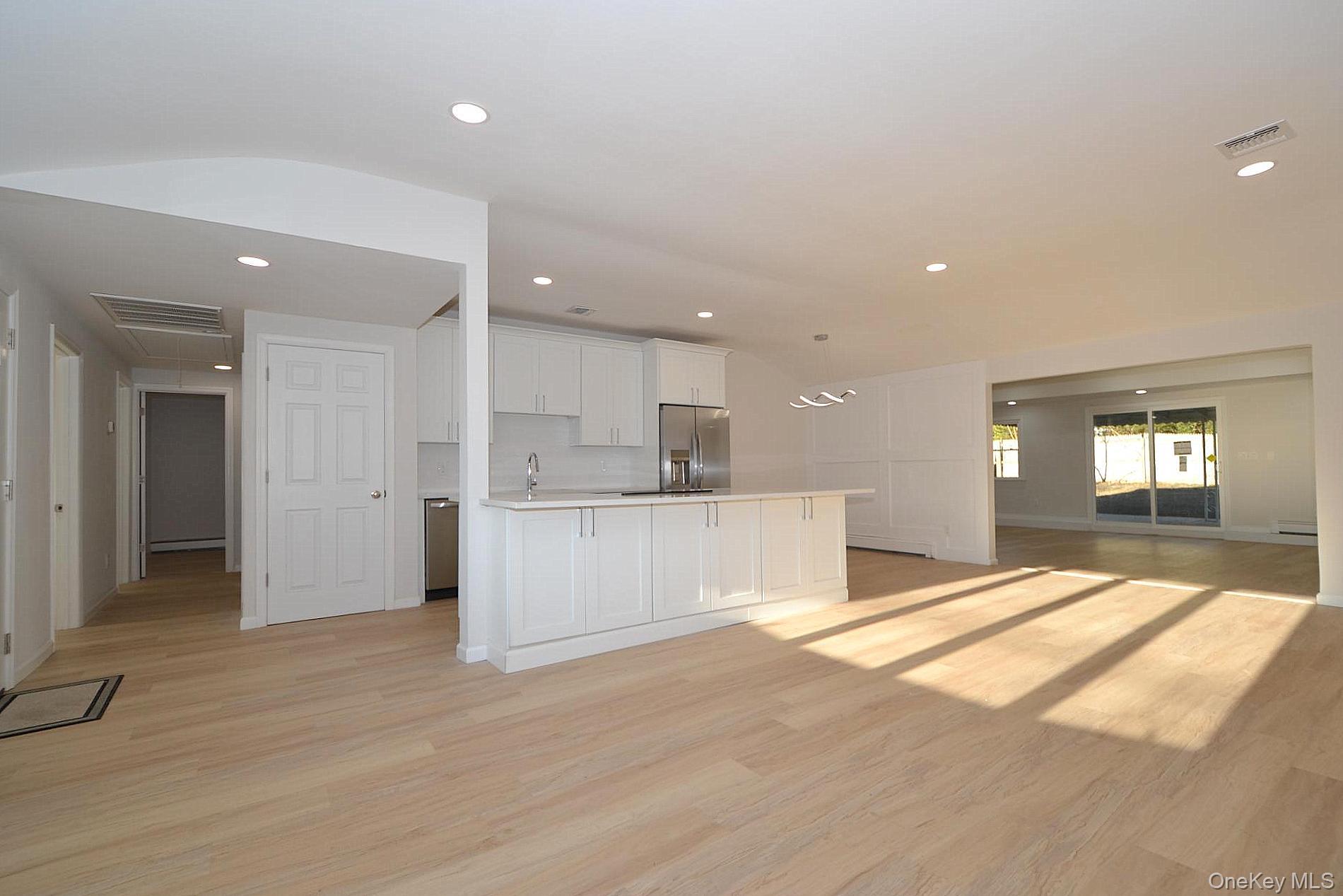 #4 photo, 15 Allegheny Drive, সাফোক কাউন্টি Farmingville , NY 11738