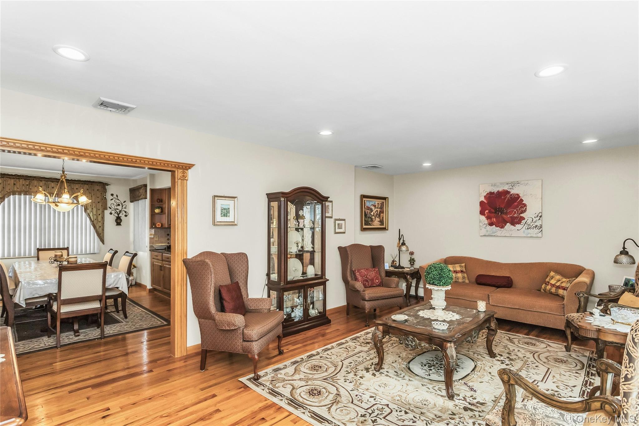 #3 photo, 309 N Virginia Avenue, ناسو Massapequa , NY 11758