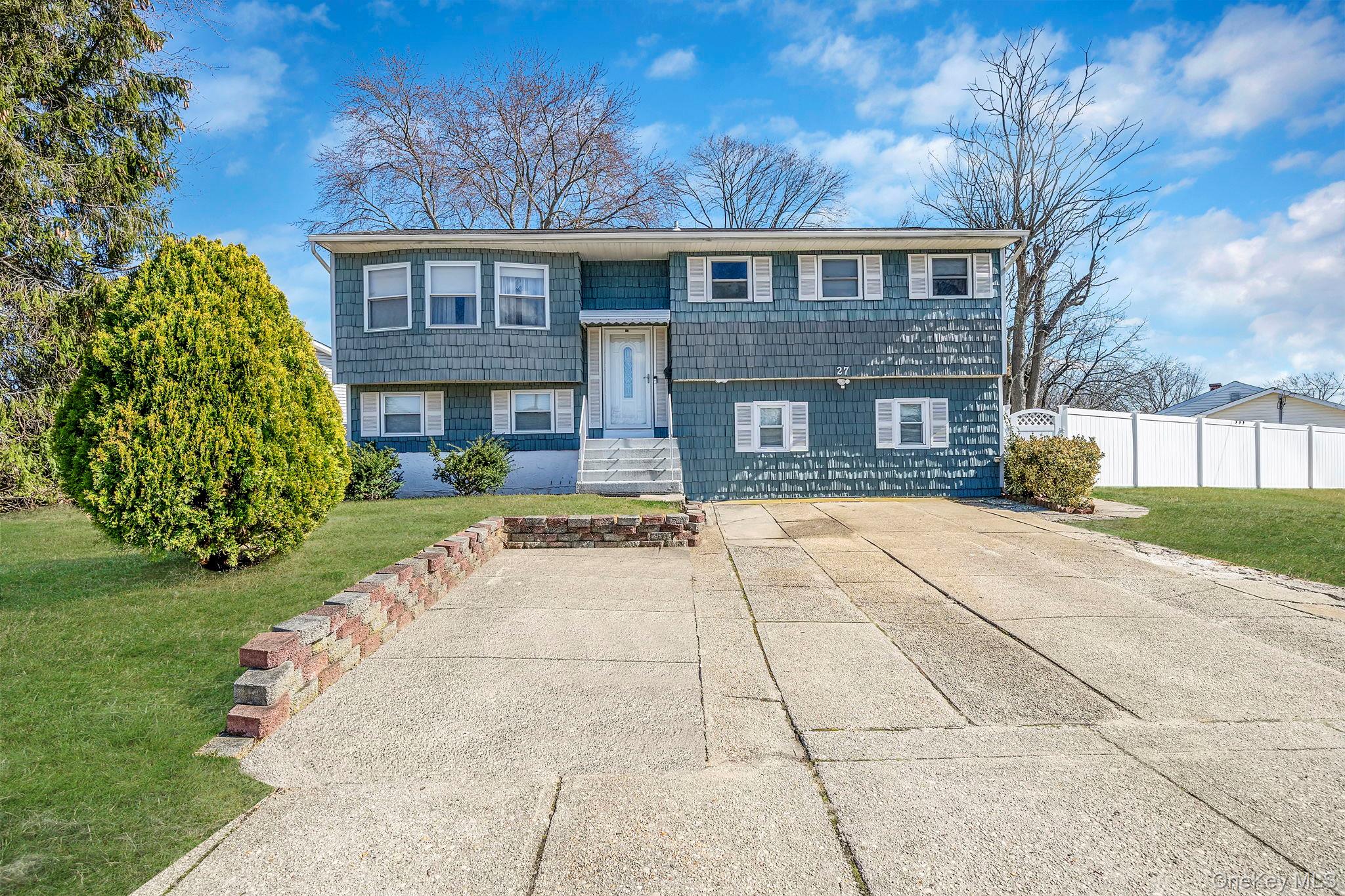 #1 photo, 27 Trader Lane, 東長島 Brentwood , NY 11717