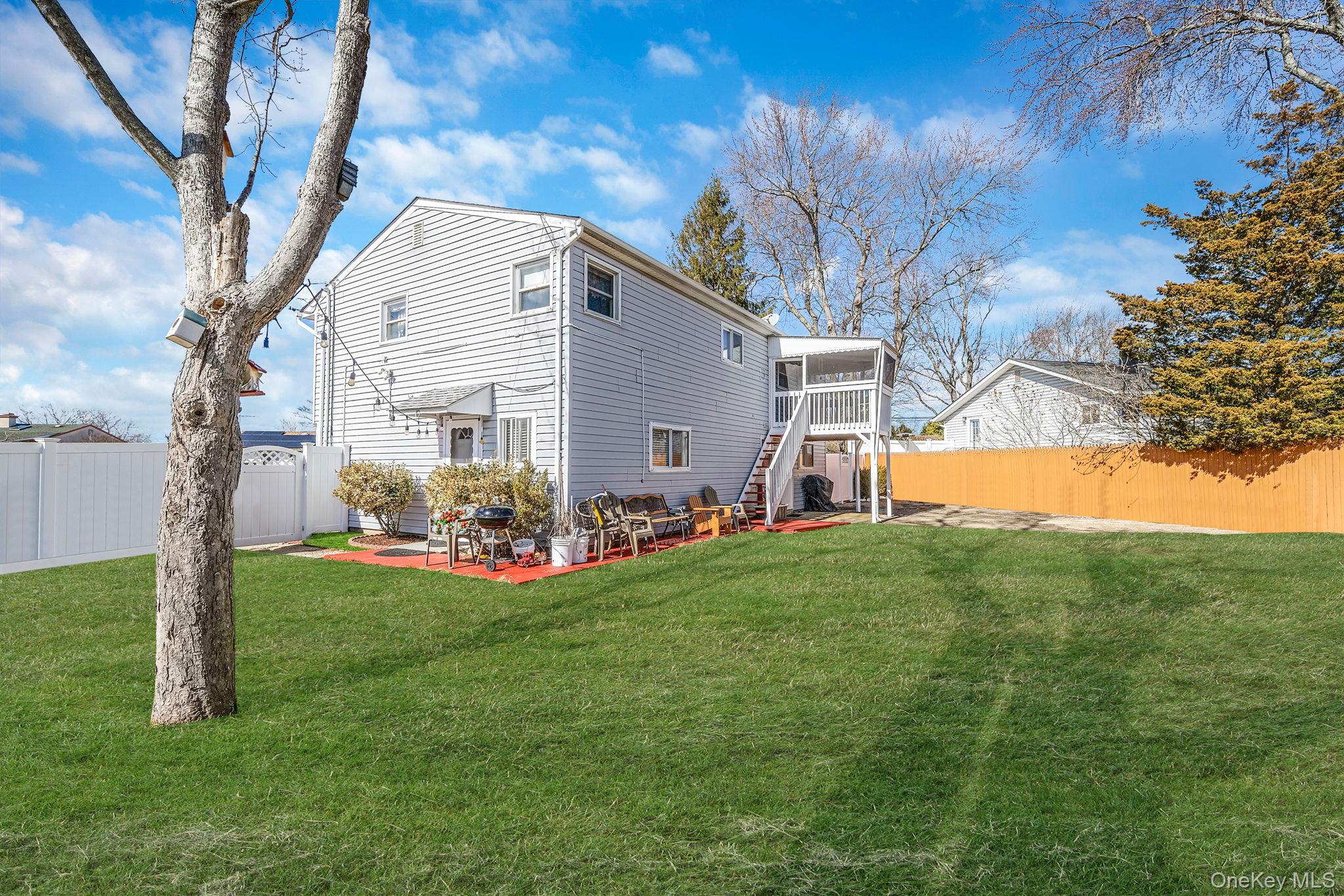 #2 photo, 27 Trader Lane, 東長島 Brentwood , NY 11717