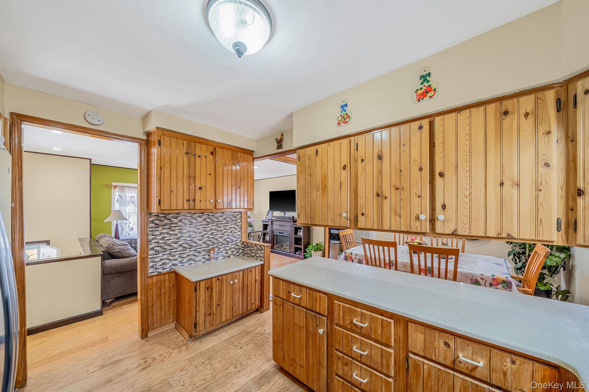 #8 photo, 27 Trader Lane, 東長島 Brentwood , NY 11717