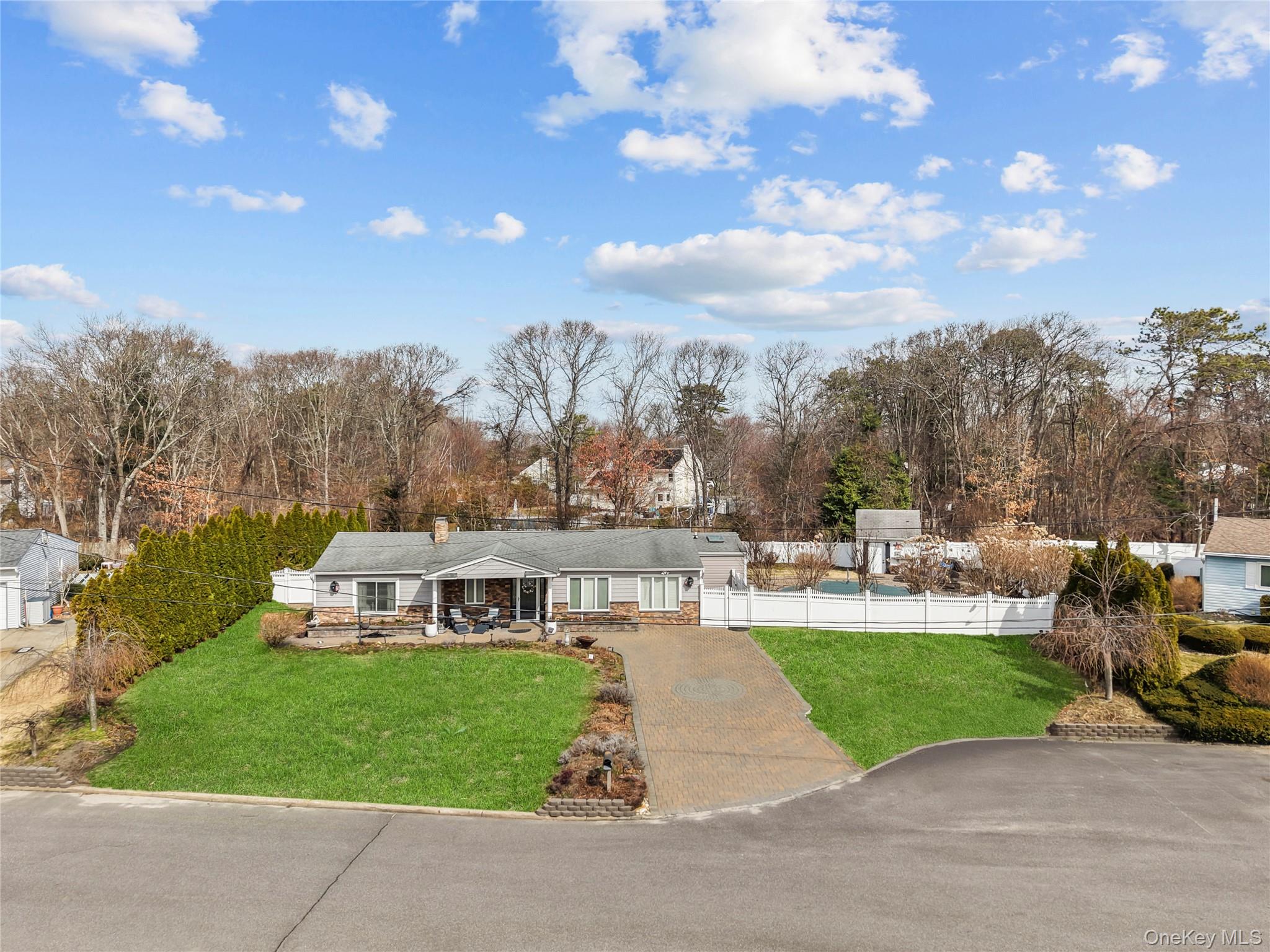 #3 photo, 10 Heather Court, সাফোক কাউন্টি Centereach , NY 11720