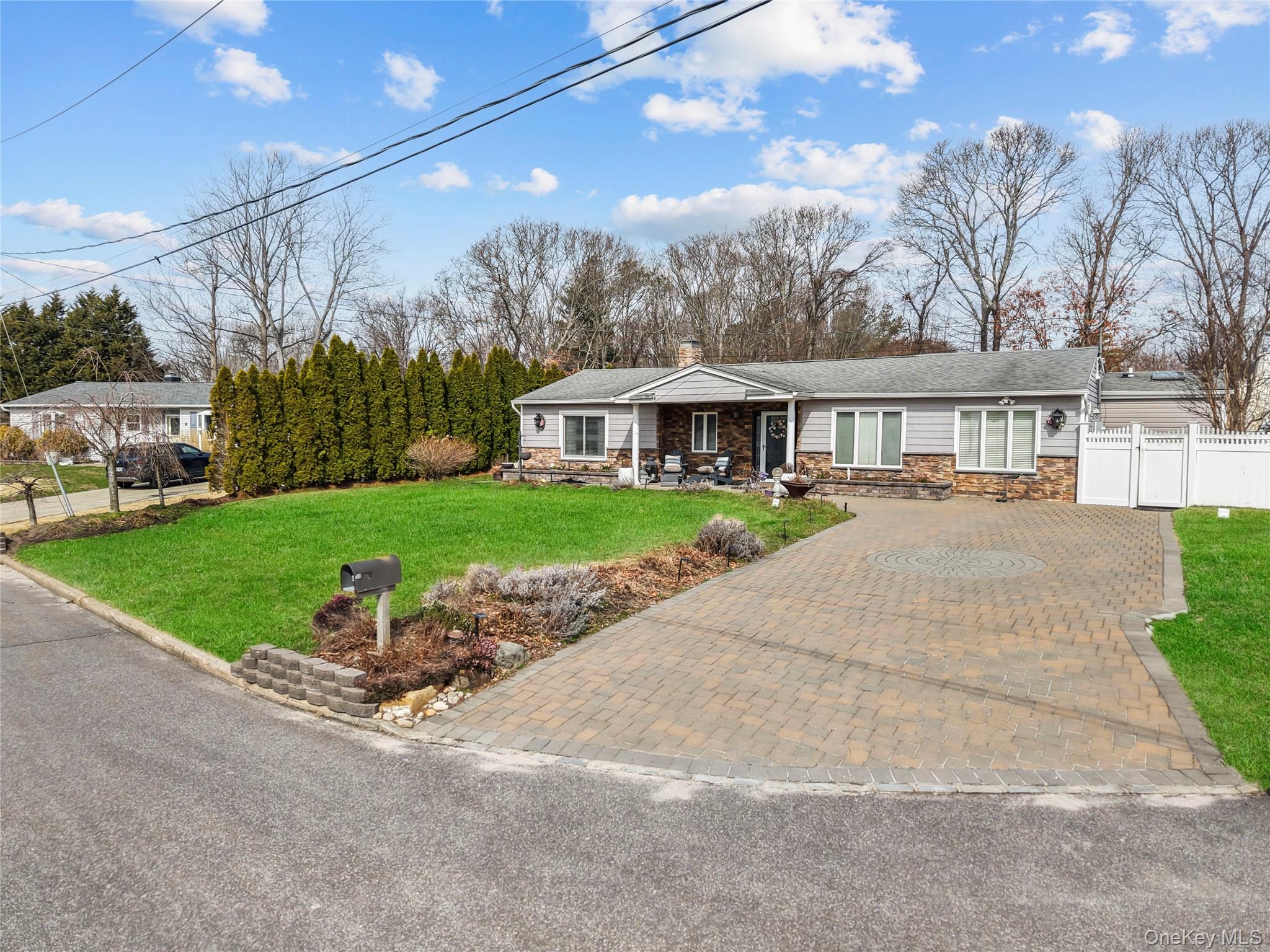 #4 photo, 10 Heather Court, সাফোক কাউন্টি Centereach , NY 11720