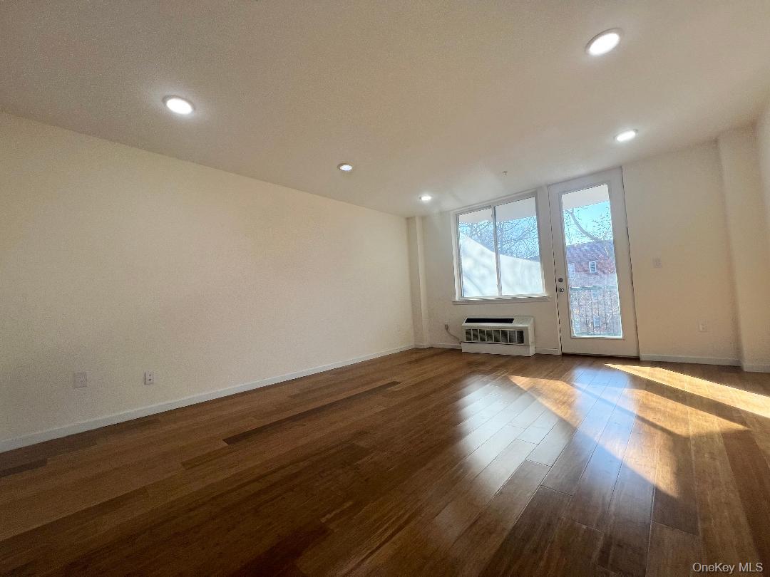 #3 photo, 55 S Middle Neck Road, Нассау ‖ Great Neck , NY 11021