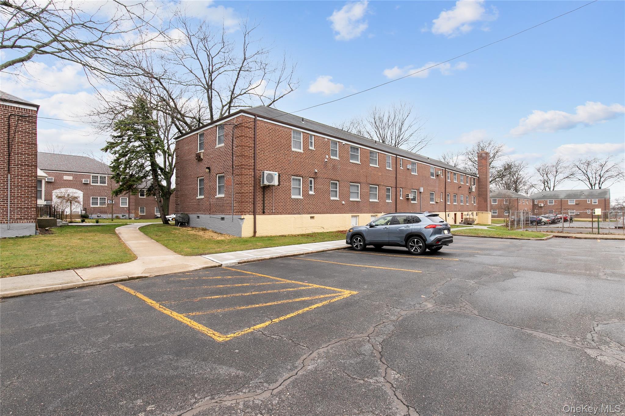 #20 photo, 60-39 251st Street, Little Neck , NY 11362