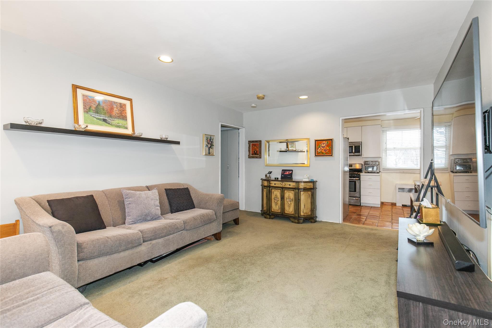 #4 photo, 60-39 251st Street, Little Neck , NY 11362