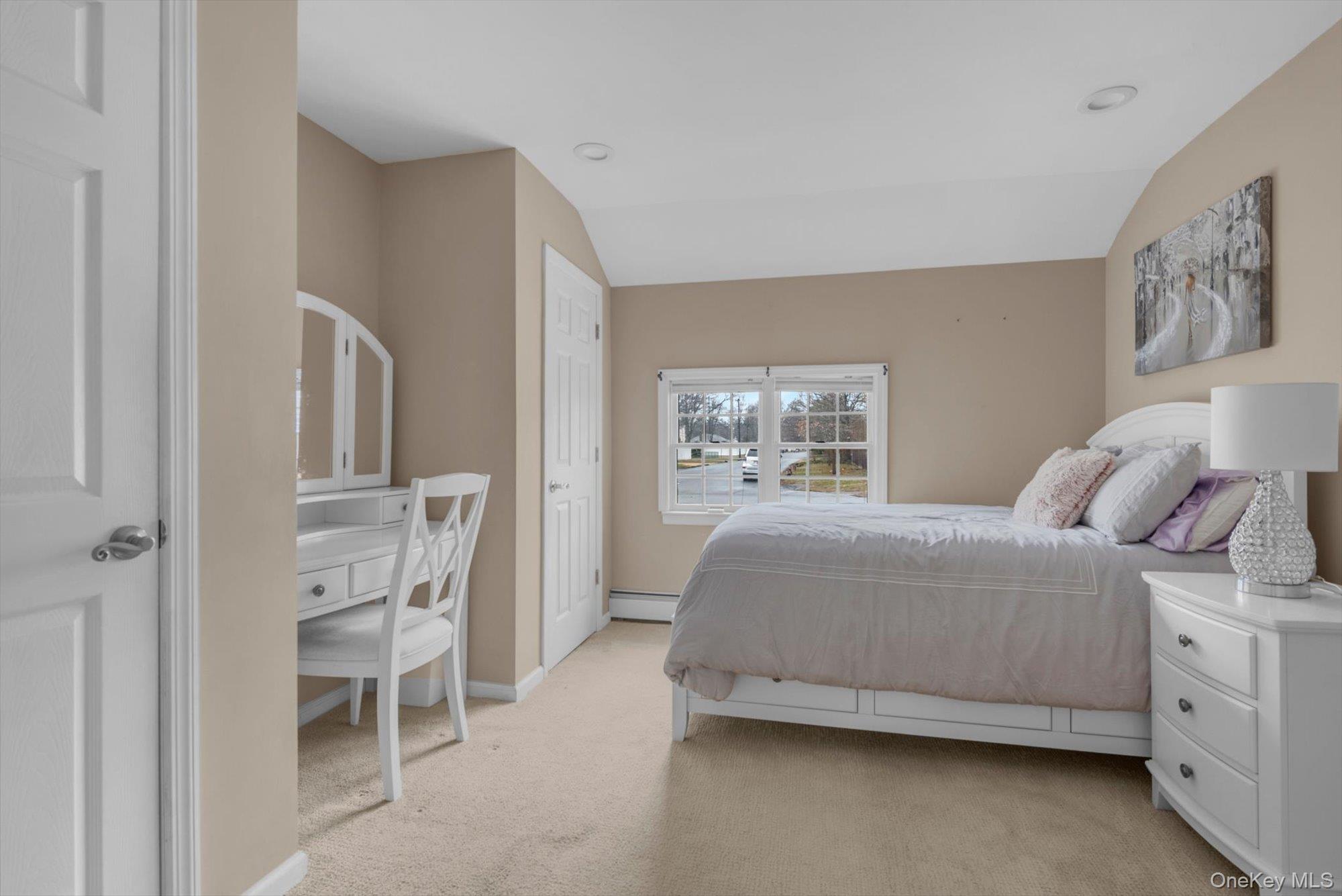 #11 photo, 1393 Lombardy Boulevard, सफ़ोक काउंटी Bay Shore , NY 11706