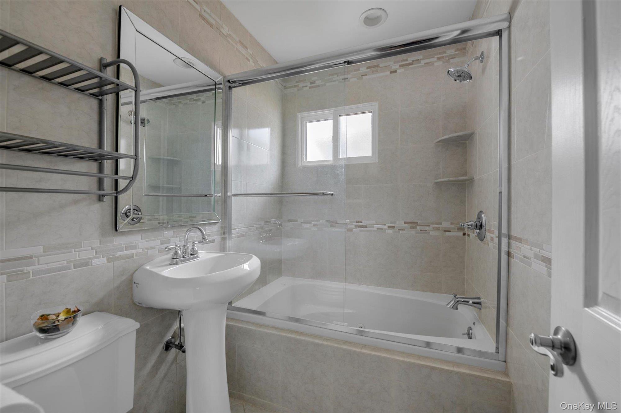 #12 photo, 1393 Lombardy Boulevard, सफ़ोक काउंटी Bay Shore , NY 11706