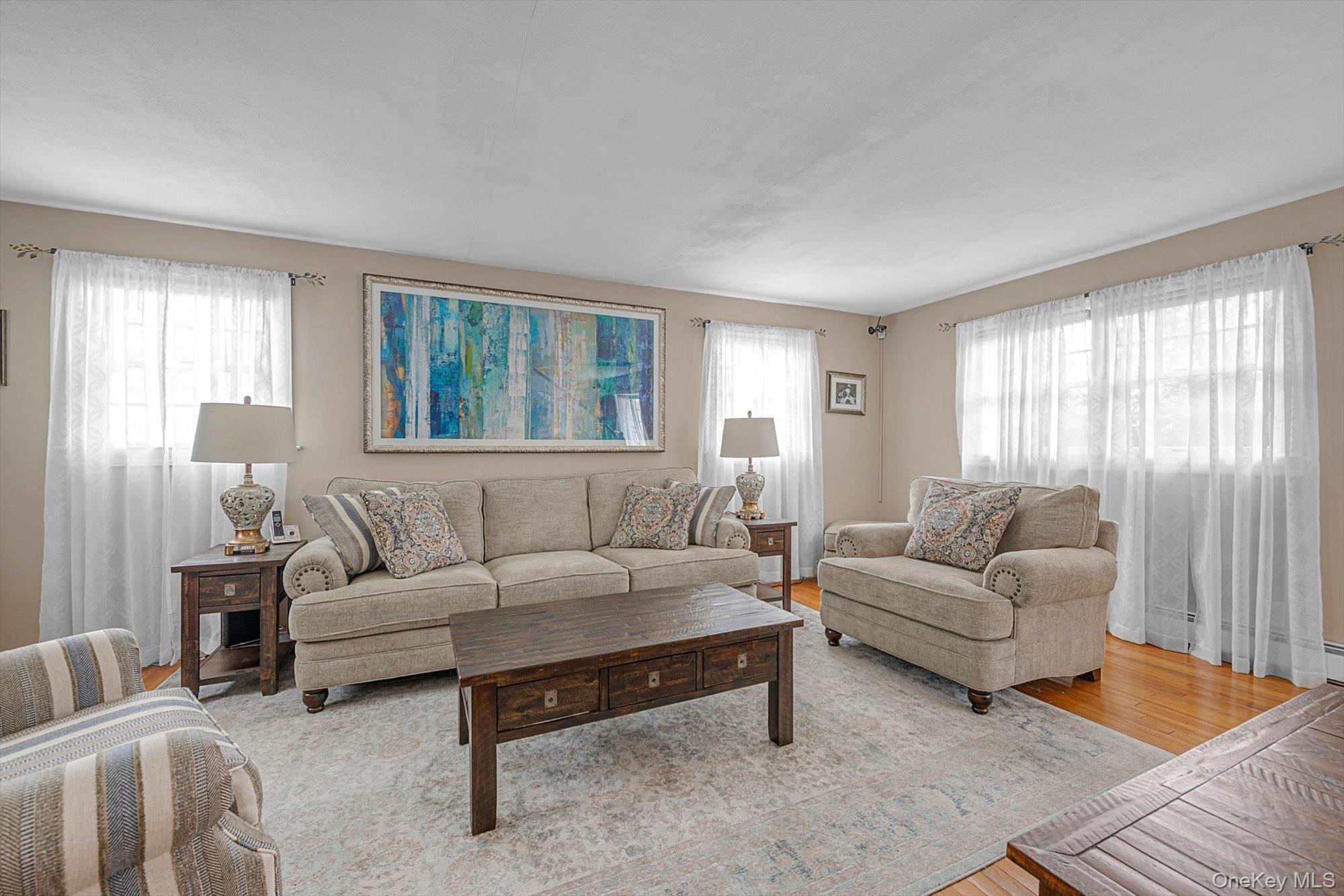 #2 photo, 1393 Lombardy Boulevard, सफ़ोक काउंटी Bay Shore , NY 11706