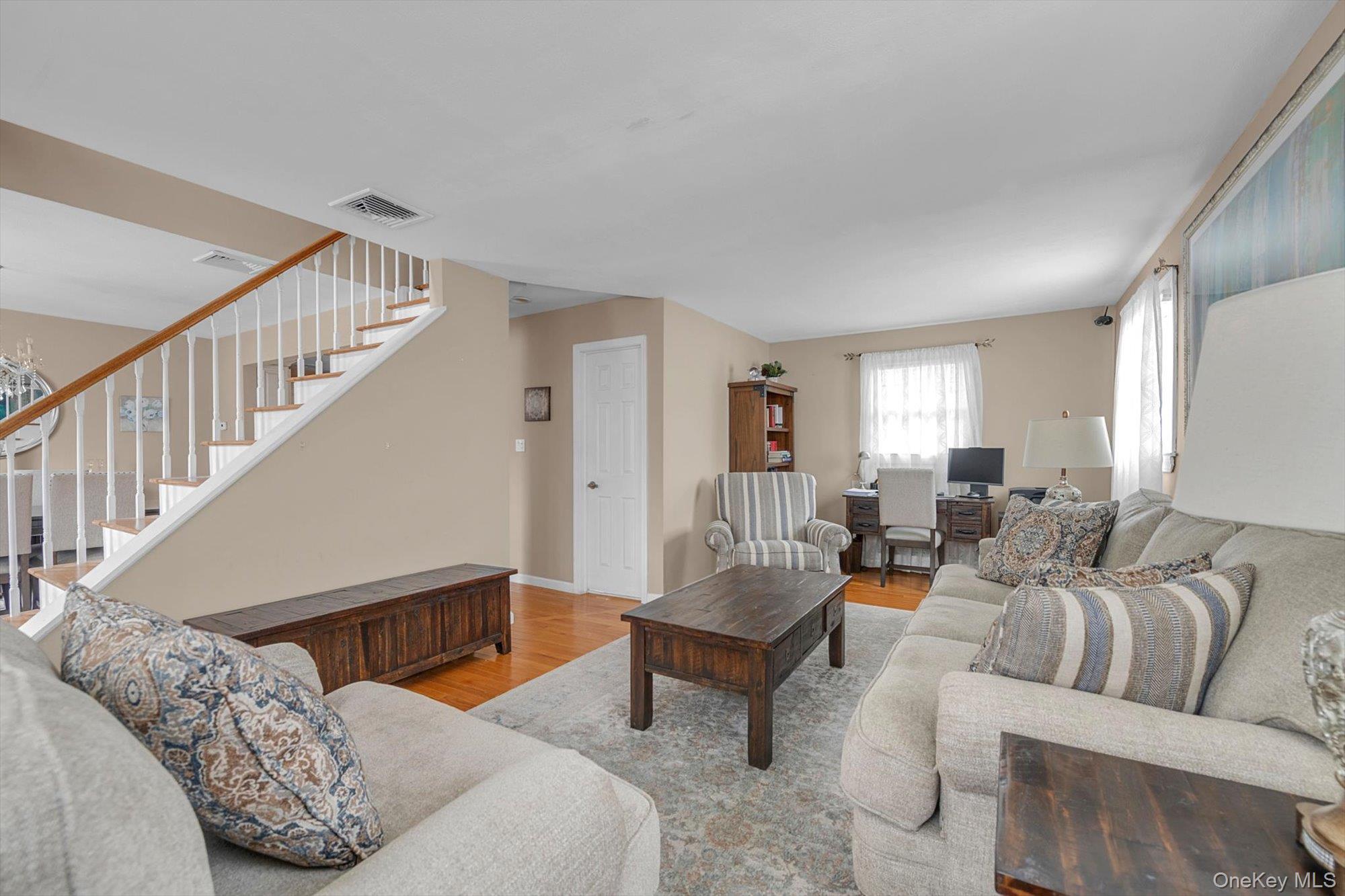 #4 photo, 1393 Lombardy Boulevard, सफ़ोक काउंटी Bay Shore , NY 11706