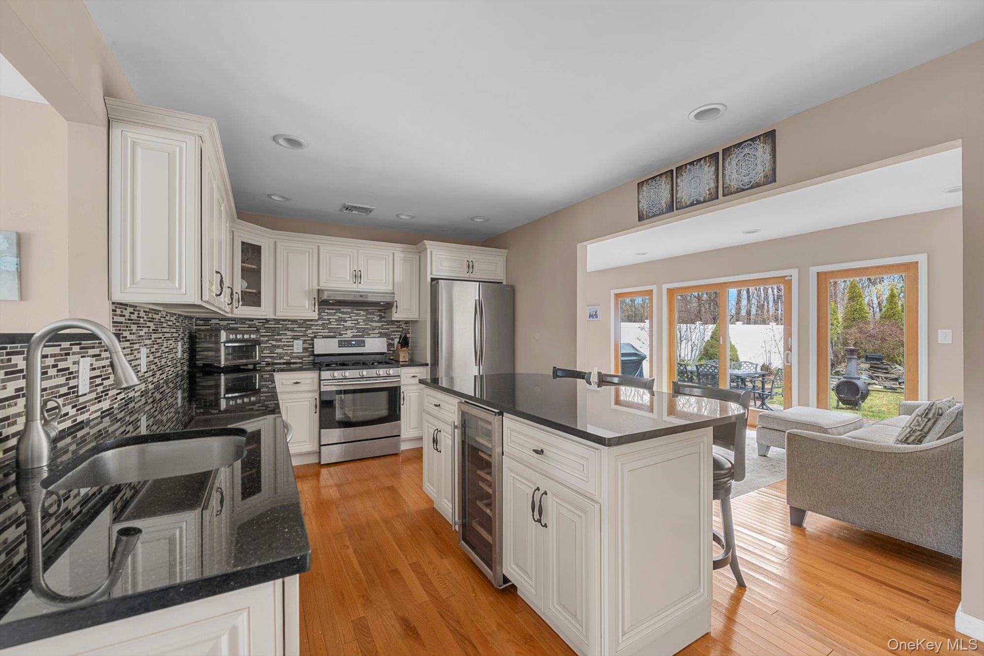 #7 photo, 1393 Lombardy Boulevard, सफ़ोक काउंटी Bay Shore , NY 11706