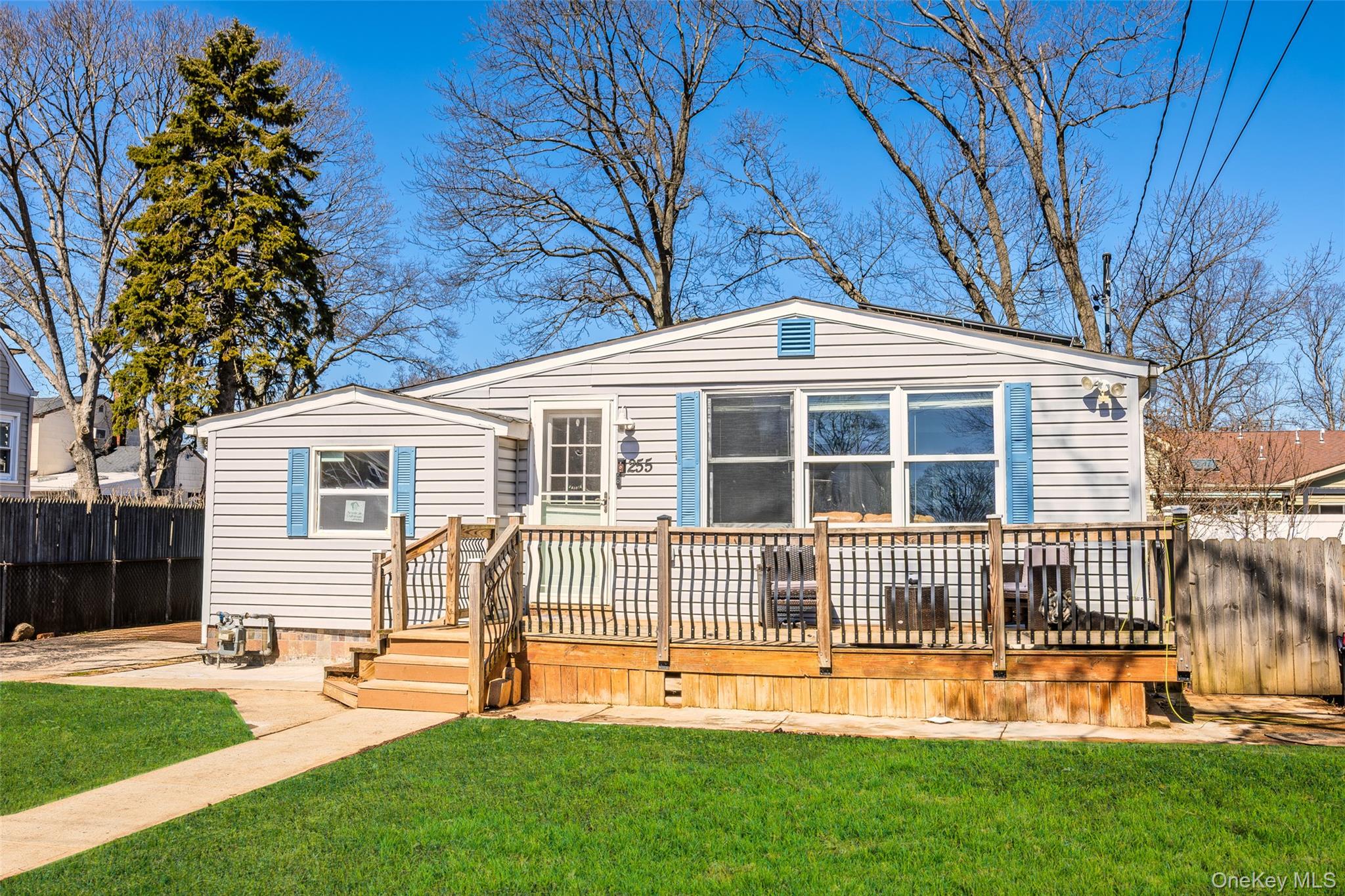 #1 photo, 255 26th Street, সাফোক কাউন্টি Copiague , NY 11726