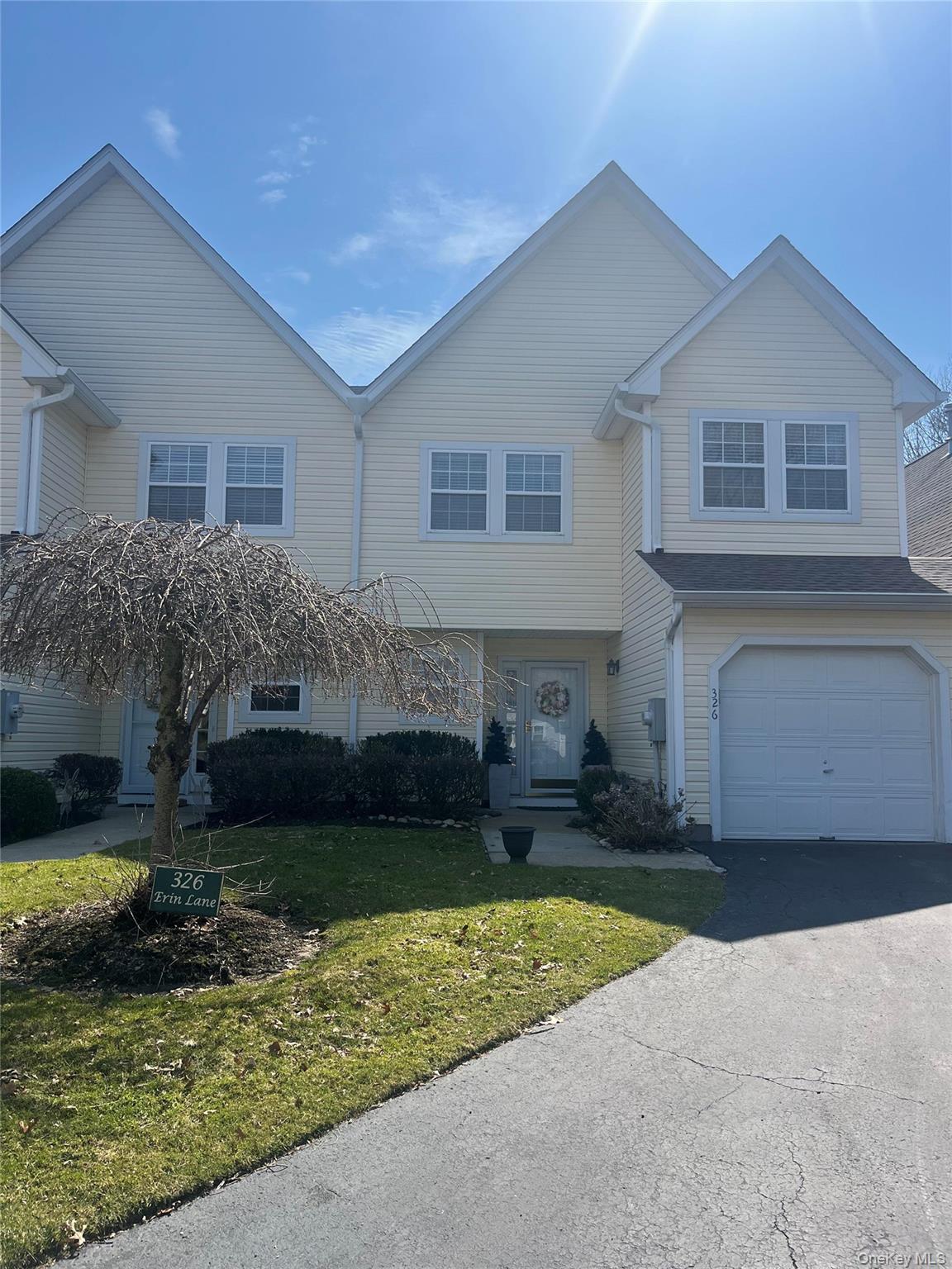 #1 photo, 326 Erin Lane, East Setauket , NY 11733