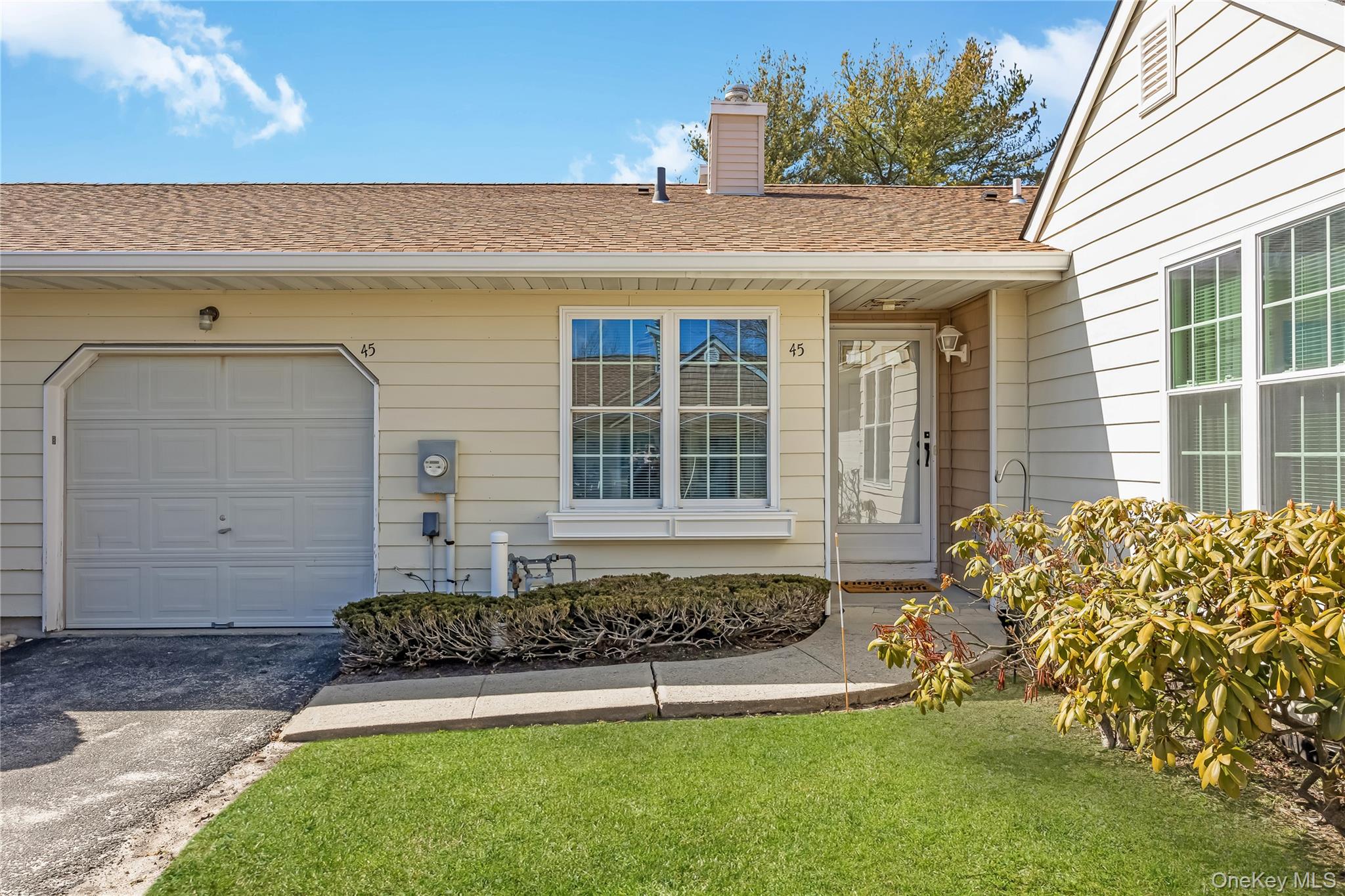 #1 photo, 45 Theodore Drive, 東長島 Coram , NY 11727