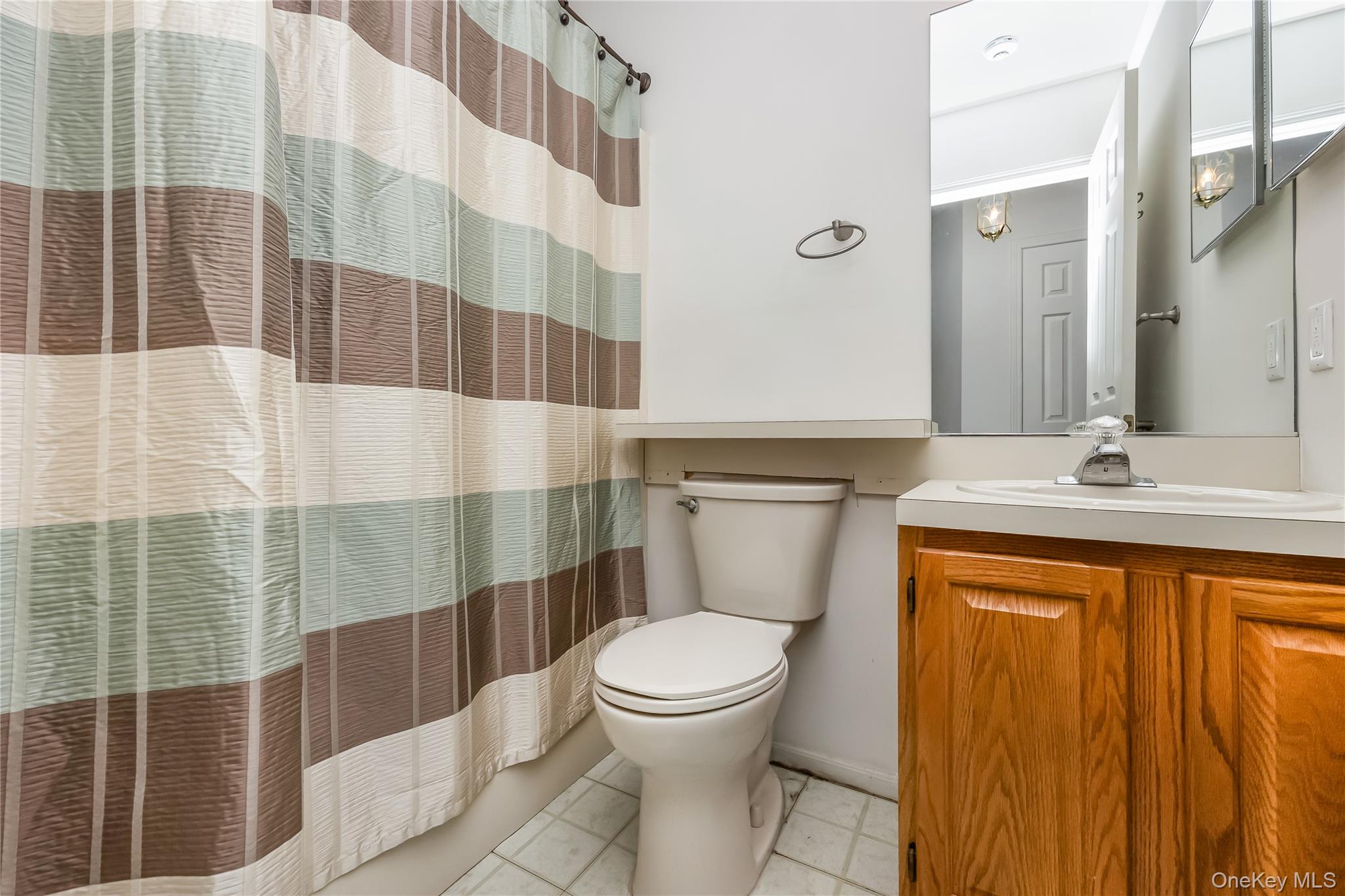 #14 photo, 45 Theodore Drive, 東長島 Coram , NY 11727