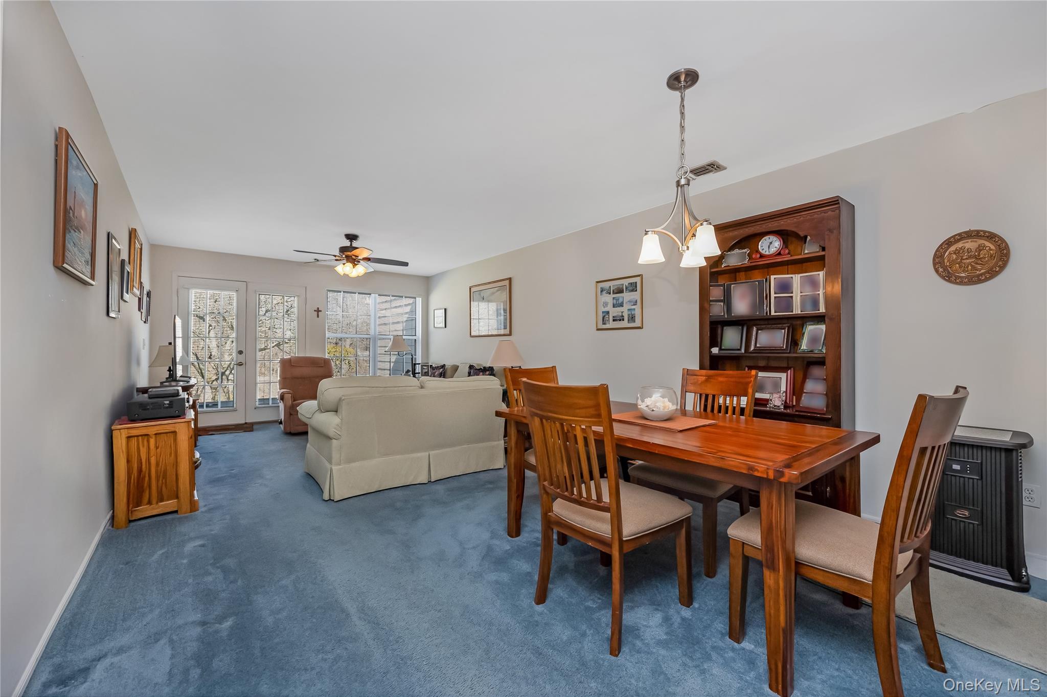 #3 photo, 45 Theodore Drive, 東長島 Coram , NY 11727