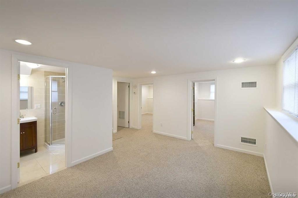 #13 photo, 6 Patricia Street, নাসাউ কাউন্টি Plainview , NY 11803