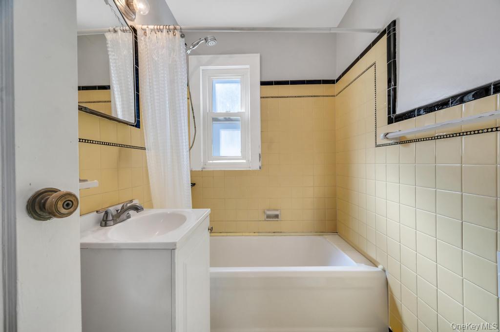 #16 photo, 2478 Loft Avenue, מחוז נסאו Baldwin , NY 11510