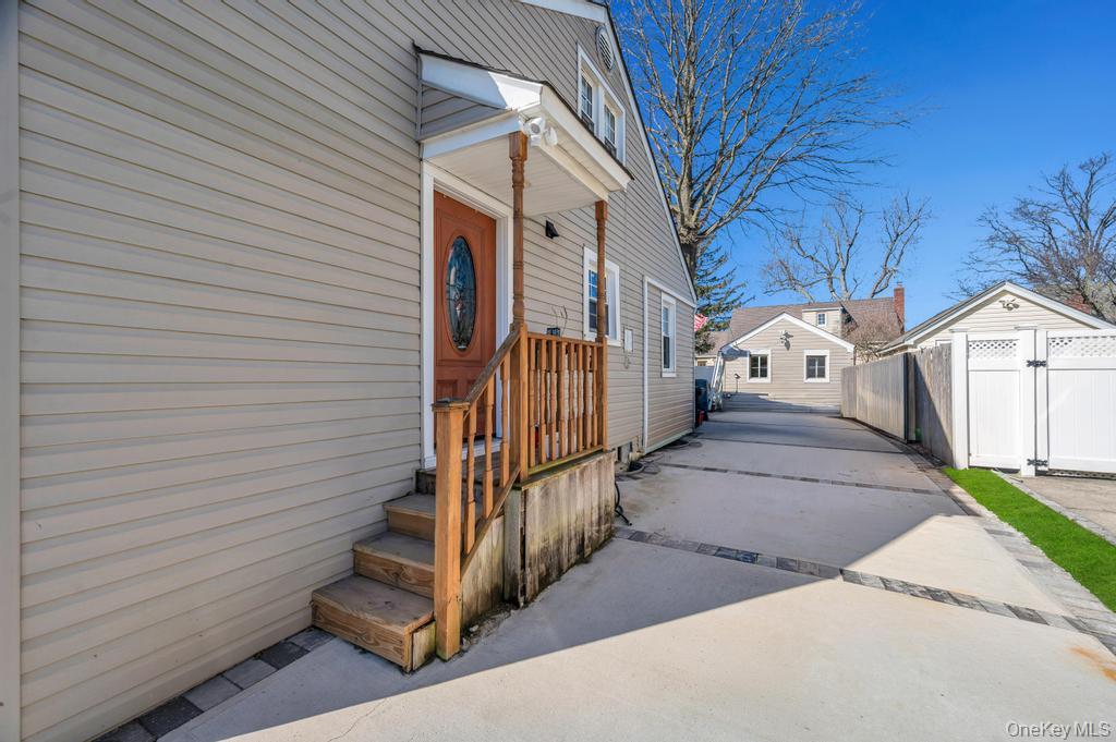 #17 photo, 2478 Loft Avenue, מחוז נסאו Baldwin , NY 11510