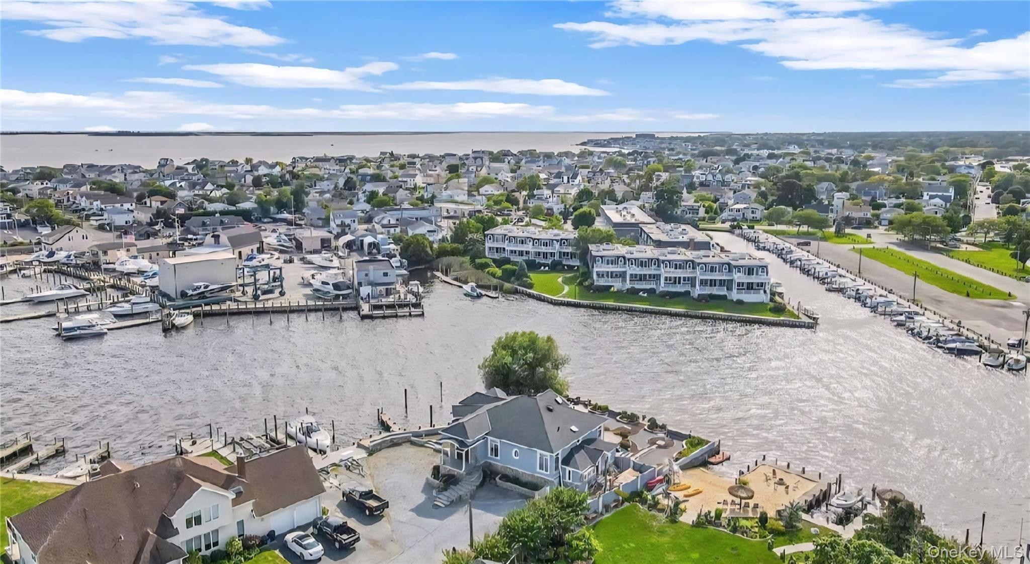 #12 photo, 238 W Islip Road, সাফোক কাউন্টি West Islip , NY 11795