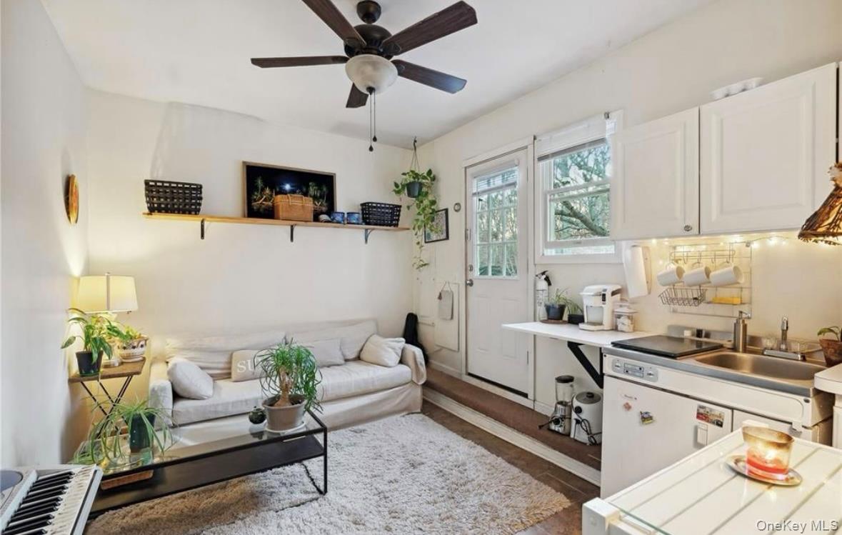 #10 photo, 23 N Westbury Road, מחוז סאפוק Hampton Bays , NY 11946