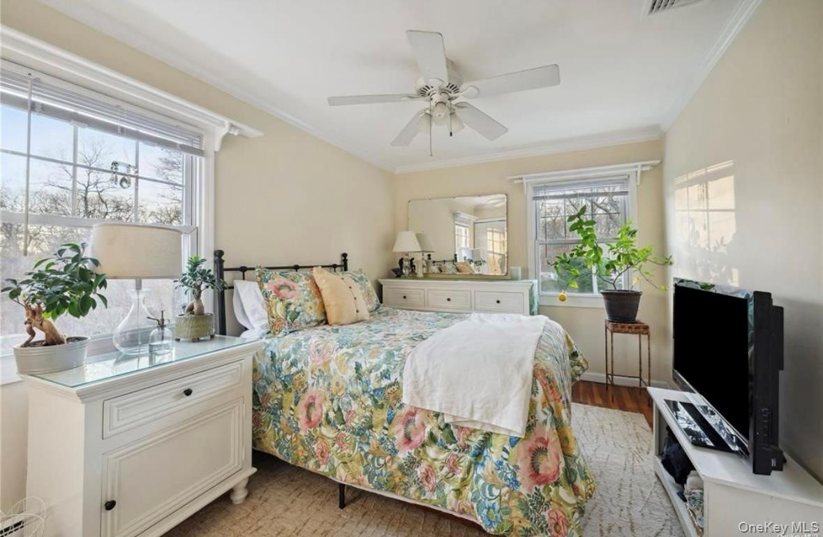 #11 photo, 23 N Westbury Road, מחוז סאפוק Hampton Bays , NY 11946