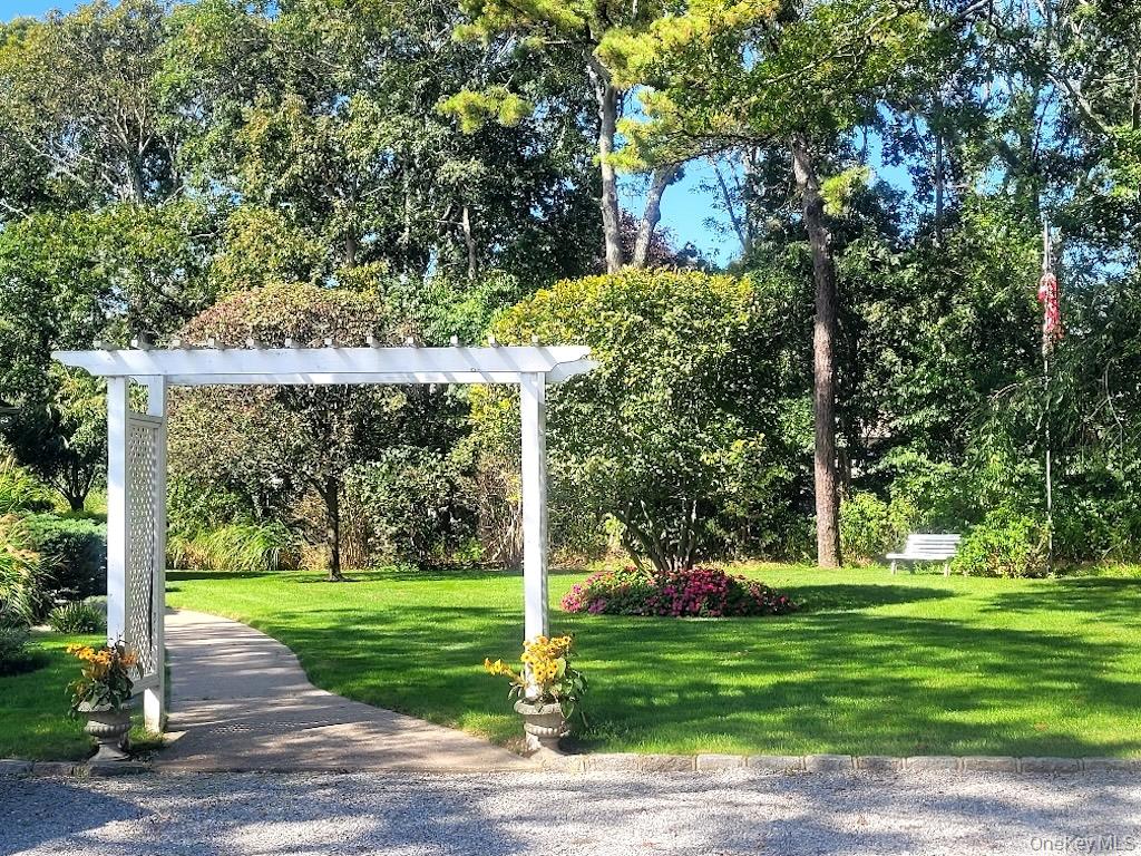 #19 photo, 23 N Westbury Road, מחוז סאפוק Hampton Bays , NY 11946