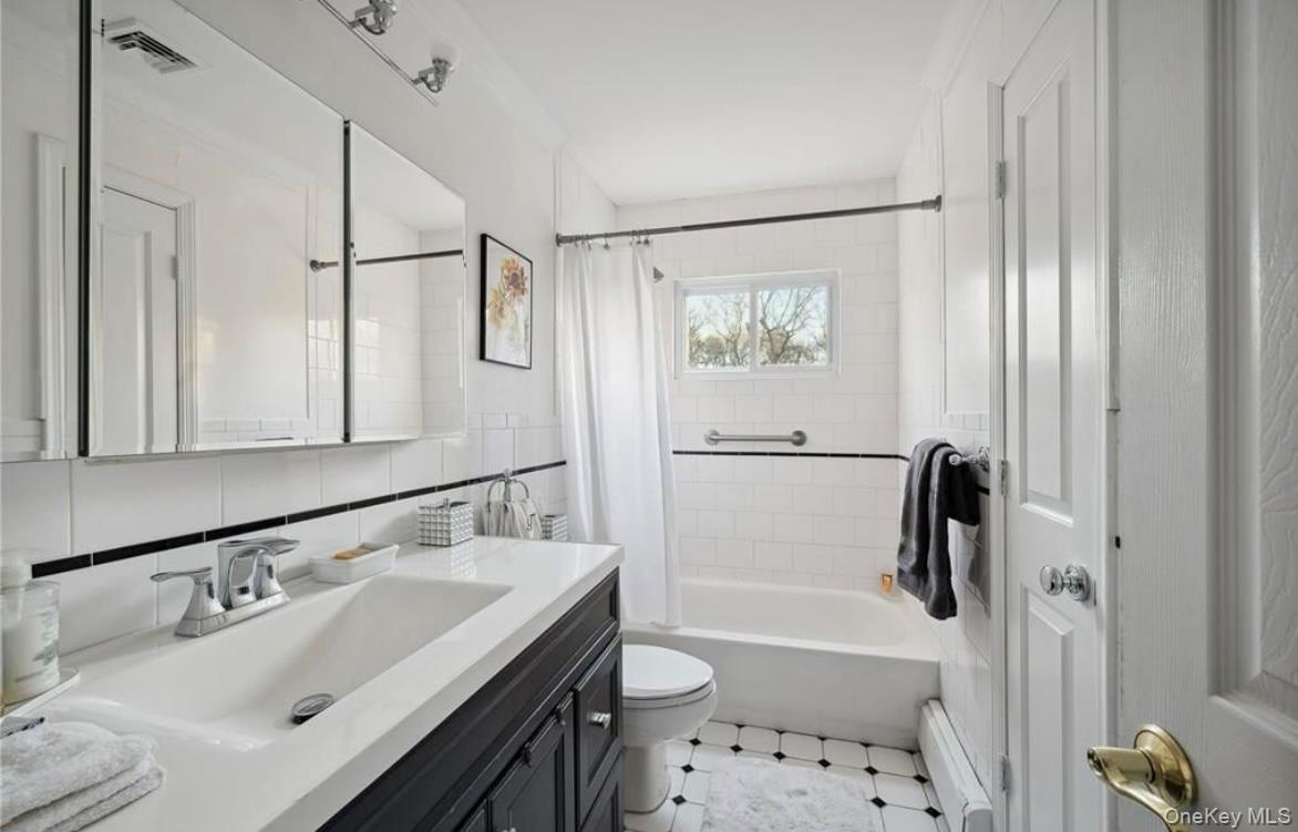 #9 photo, 23 N Westbury Road, מחוז סאפוק Hampton Bays , NY 11946