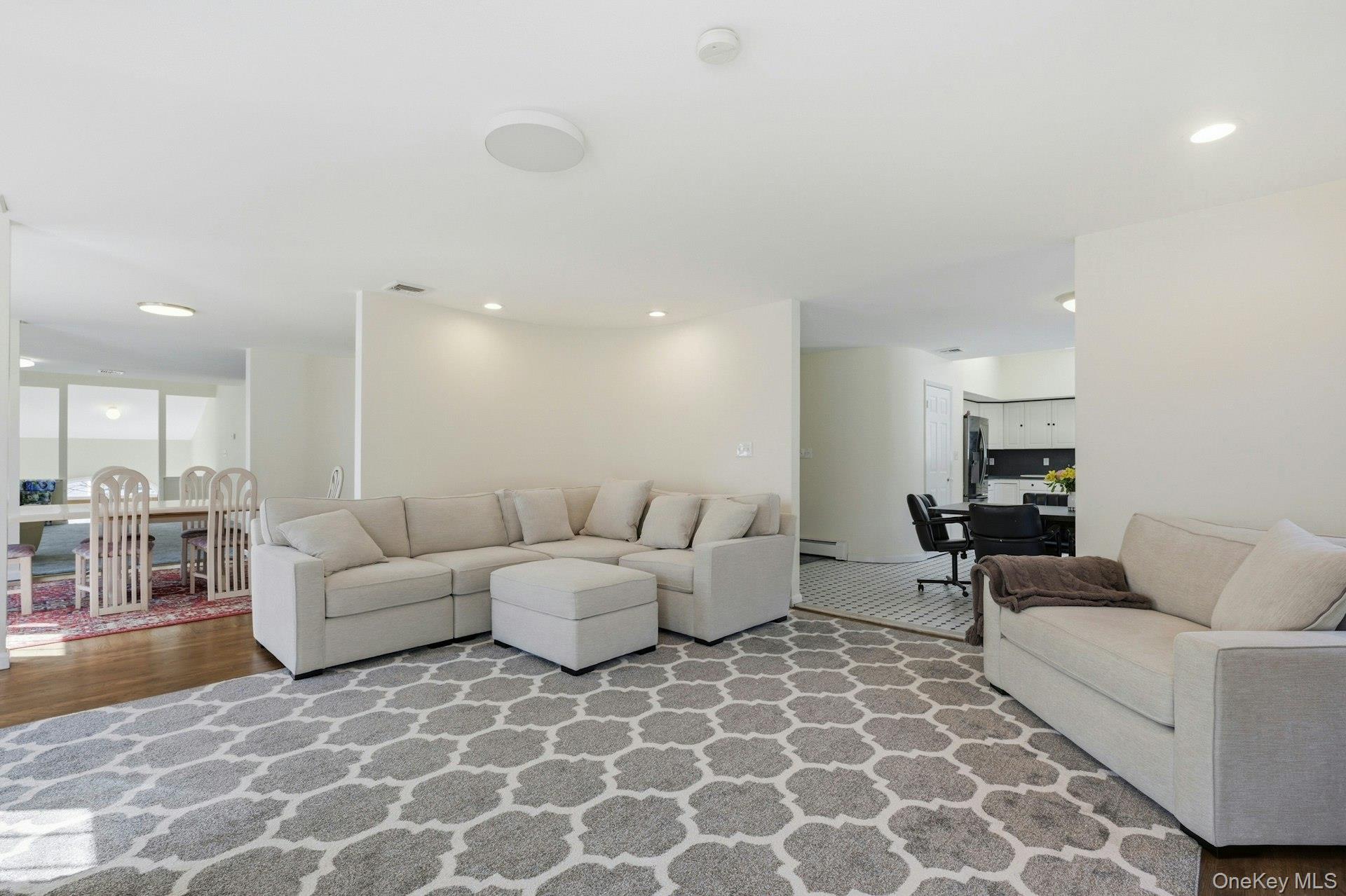 #13 photo, 20 Maryland Street, সাফোক কাউন্টি Dix Hills , NY 11746