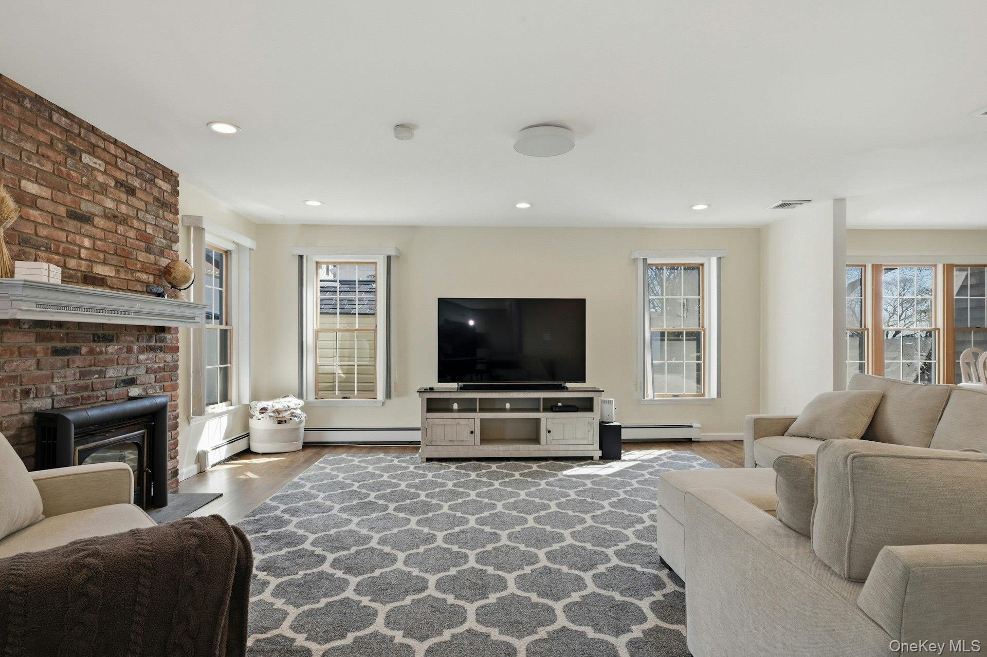 #14 photo, 20 Maryland Street, সাফোক কাউন্টি Dix Hills , NY 11746