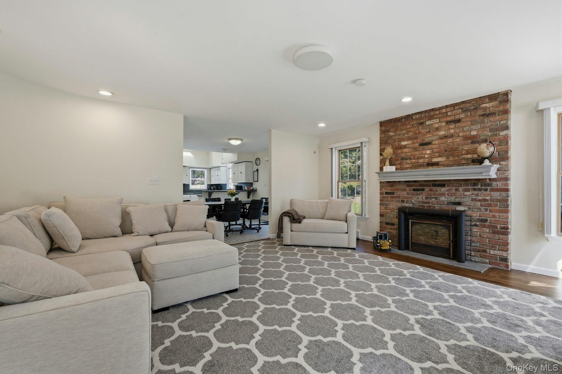 #15 photo, 20 Maryland Street, সাফোক কাউন্টি Dix Hills , NY 11746