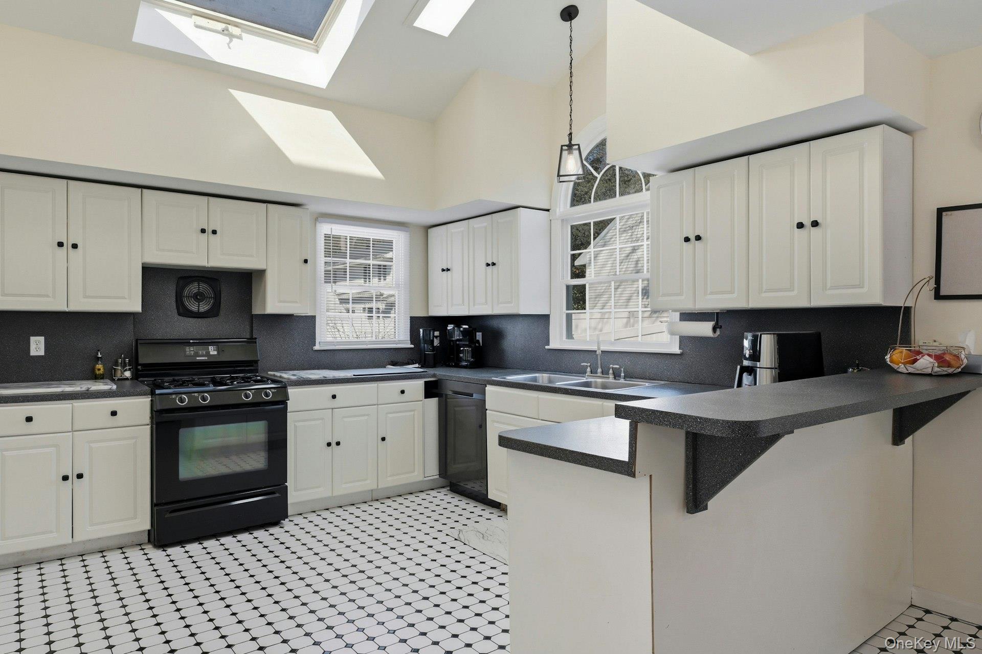 #18 photo, 20 Maryland Street, সাফোক কাউন্টি Dix Hills , NY 11746