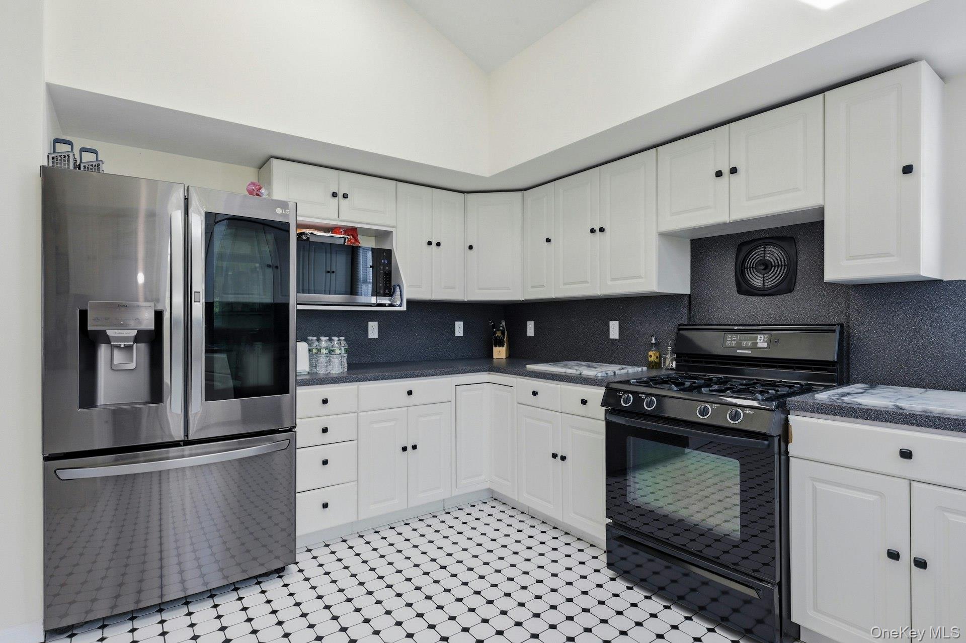 #19 photo, 20 Maryland Street, সাফোক কাউন্টি Dix Hills , NY 11746