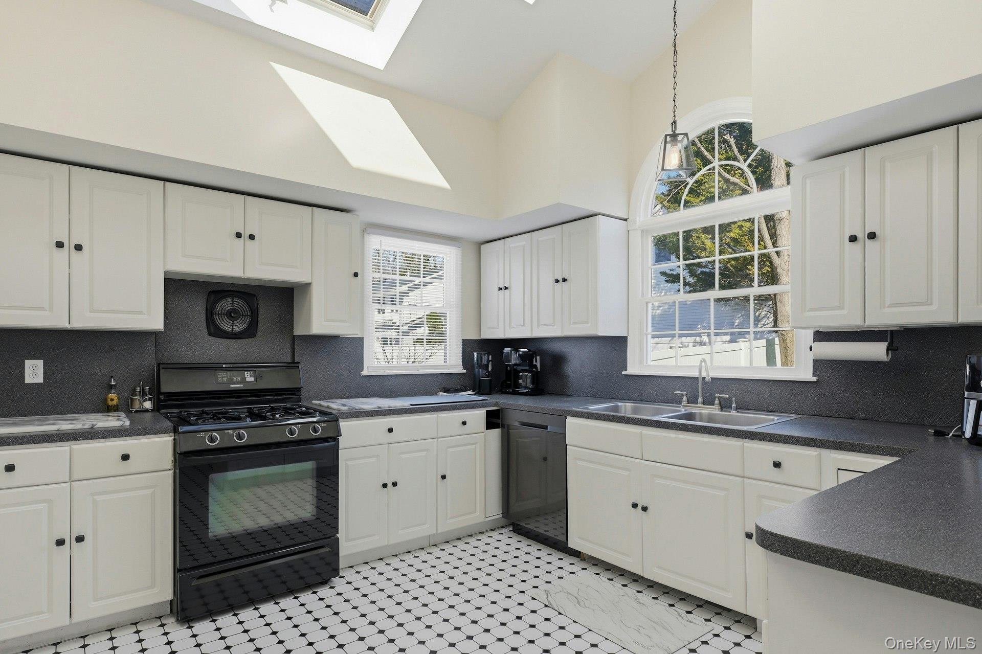 #20 photo, 20 Maryland Street, সাফোক কাউন্টি Dix Hills , NY 11746