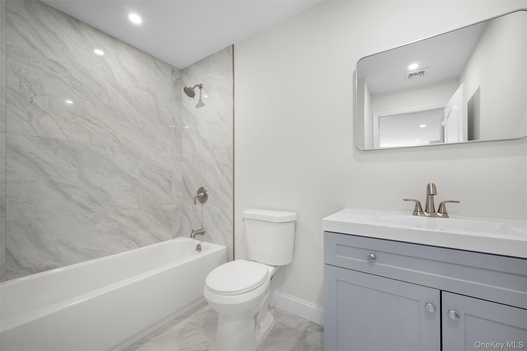 #18 photo, 108 Maya Circle, Саффолк ‖ Central Islip , NY 11722