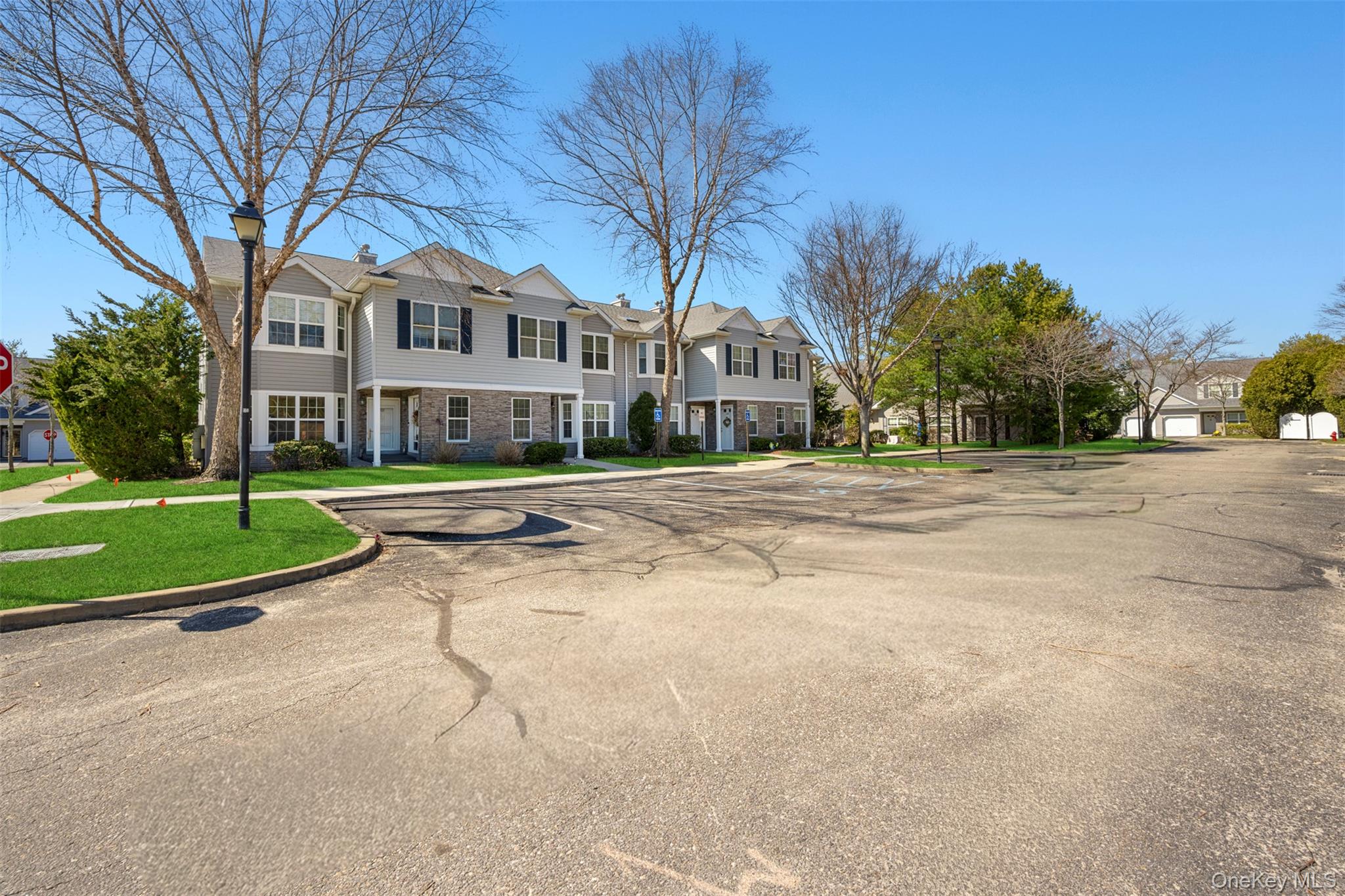 #4 photo, 108 Maya Circle, Саффолк ‖ Central Islip , NY 11722