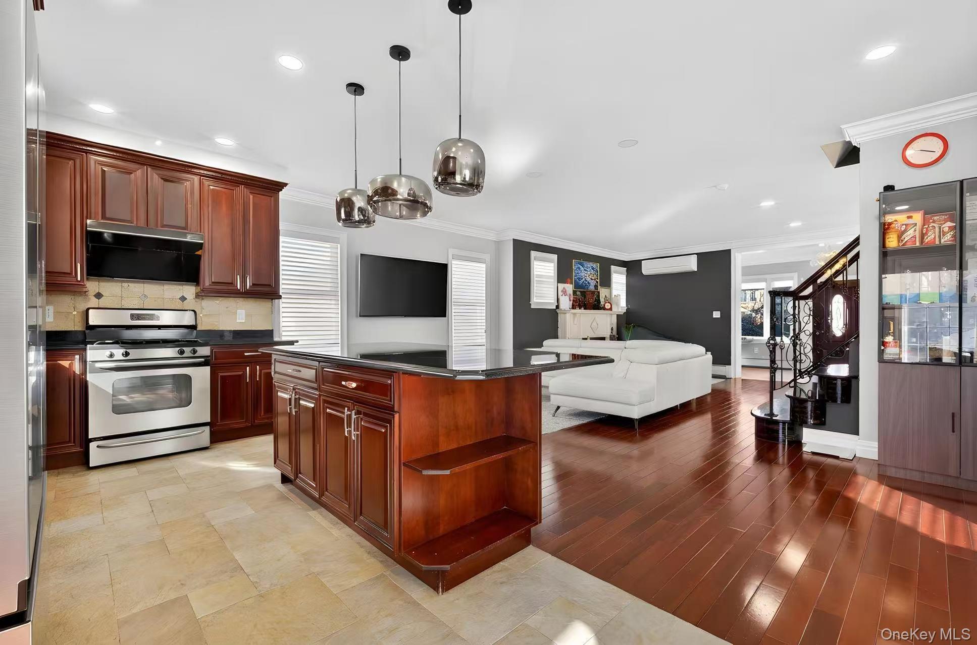 #11 photo, 4122 169th Street, كوينز Flushing , NY 11358