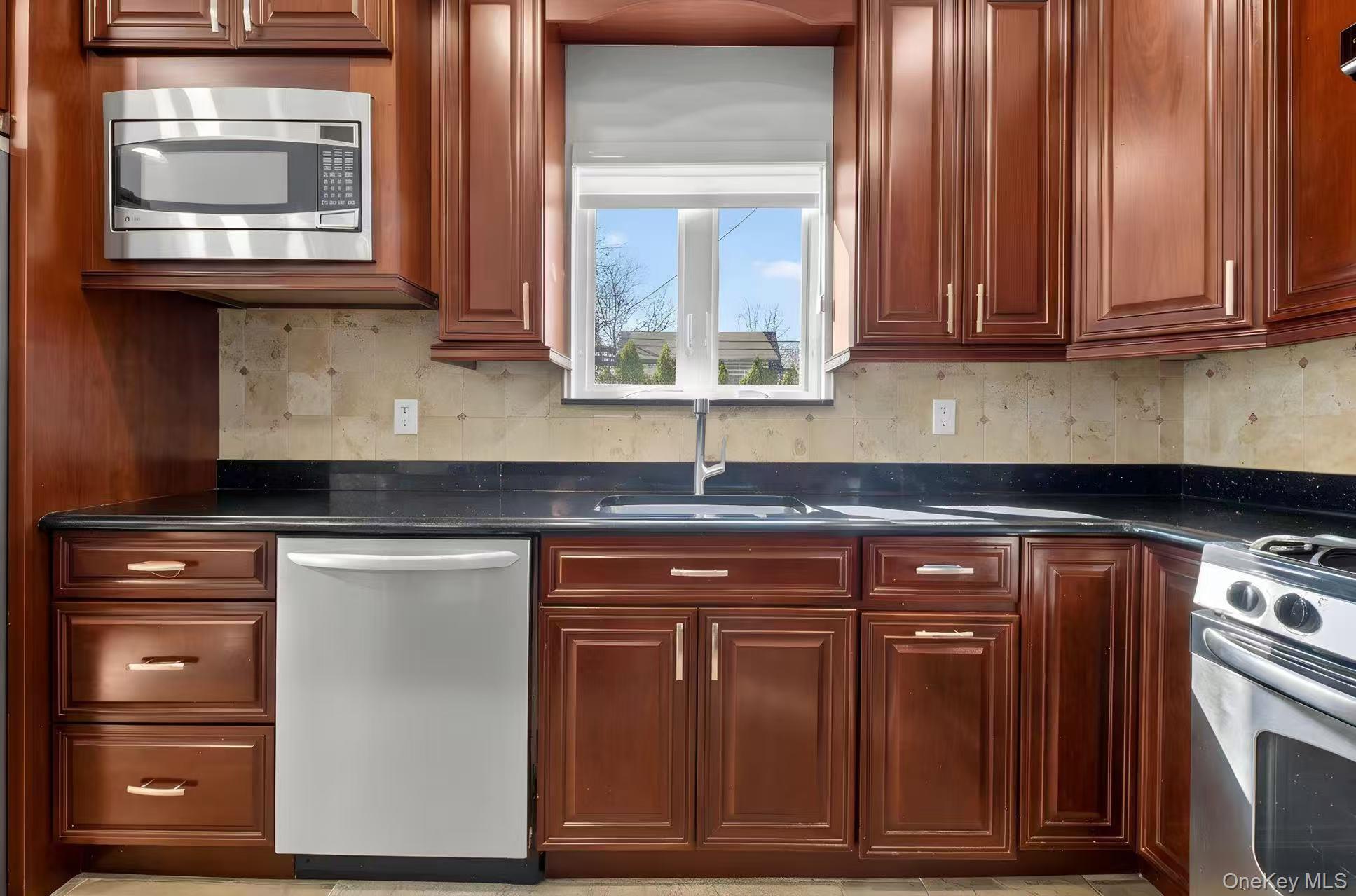 #15 photo, 4122 169th Street, كوينز Flushing , NY 11358