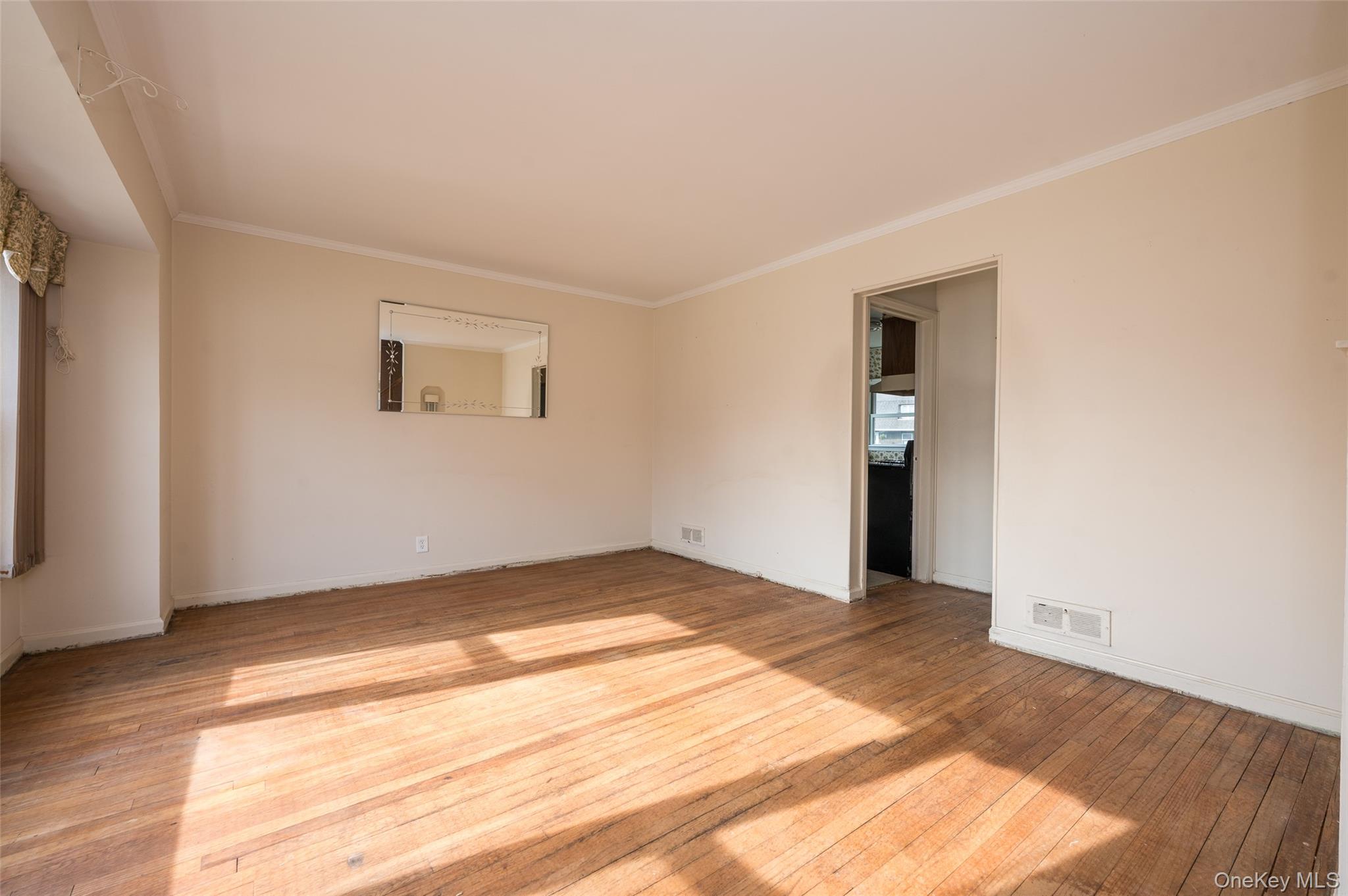 #2 photo, 832 Stratford Drive, 長島 East Meadow , NY 11554