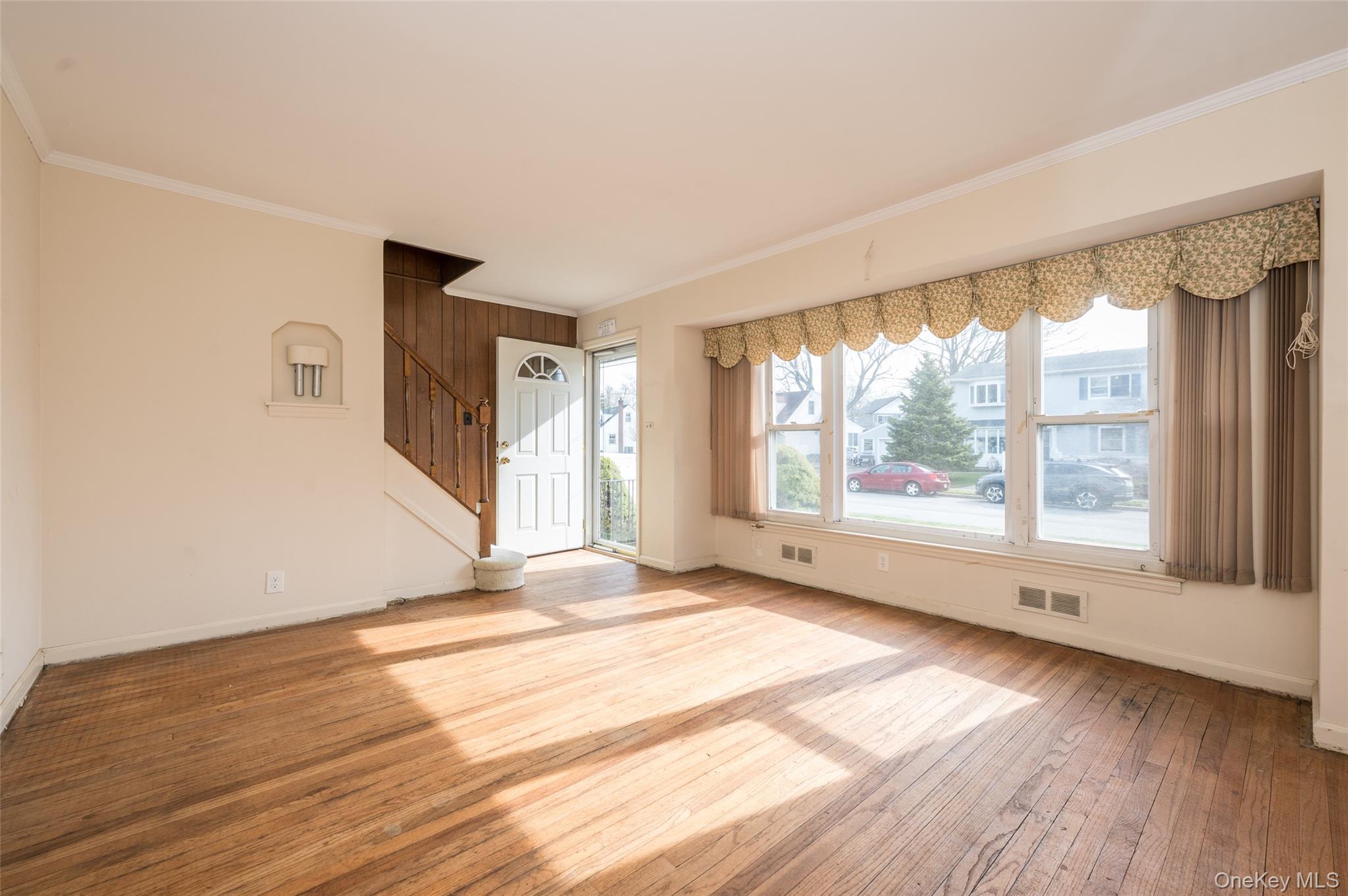 #3 photo, 832 Stratford Drive, 長島 East Meadow , NY 11554