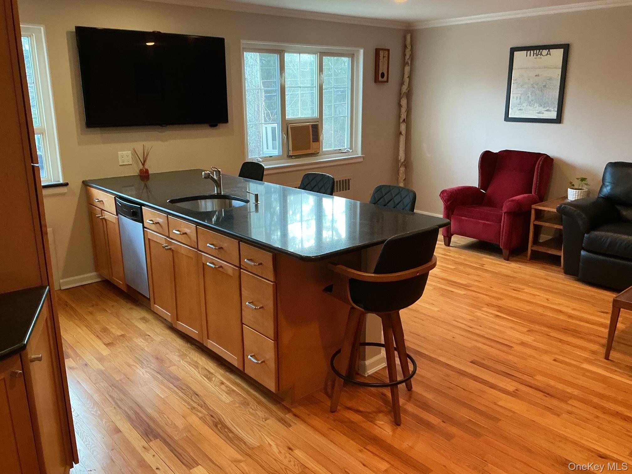 #4 photo, 441 W Main Street, 롱 아일랜드 Huntington , NY 11743