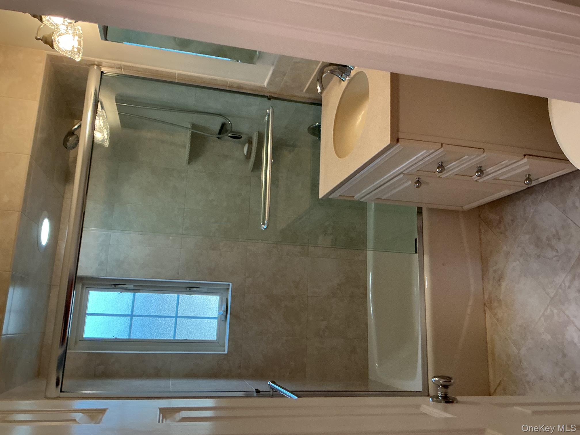 #9 photo, 441 W Main Street, 롱 아일랜드 Huntington , NY 11743