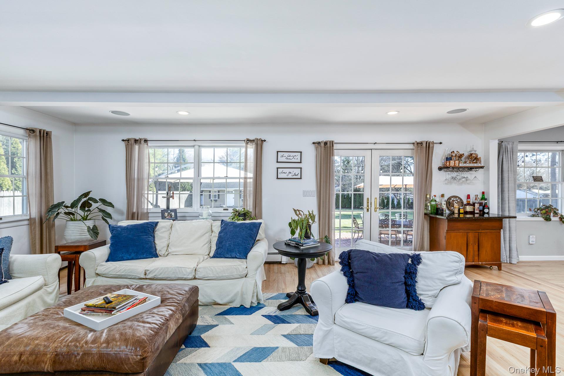 #15 photo, 16 Ursular Court, সাফোক কাউন্টি Smithtown , NY 11787