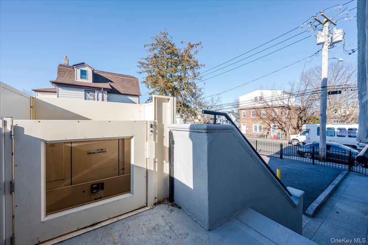 #17 photo, 134 Jefferson Street, Нассау ‖ Inwood , NY 11096