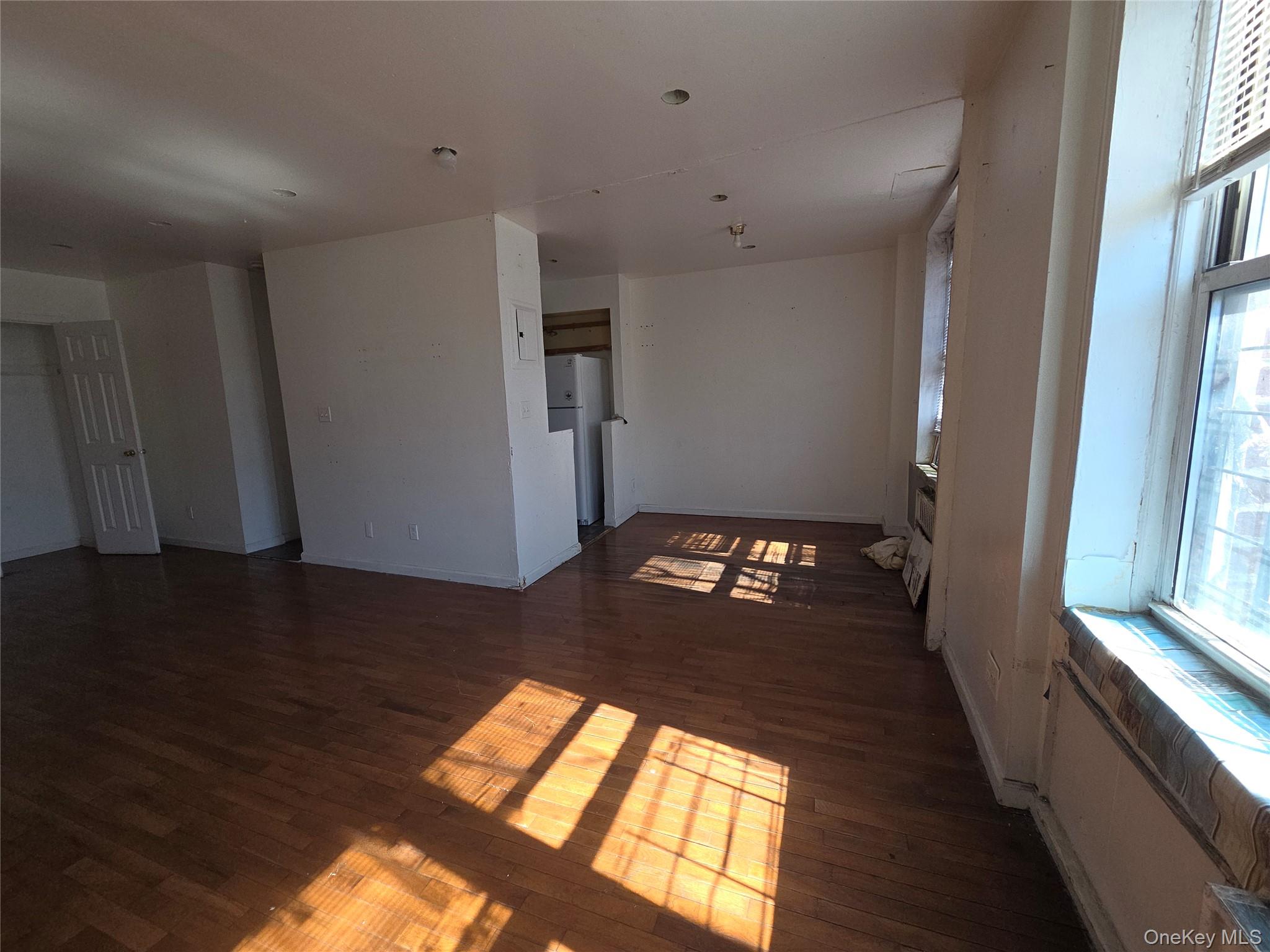 #4 photo, 86-16 60th Avenue, 法拉盛 Flushing , NY 11373