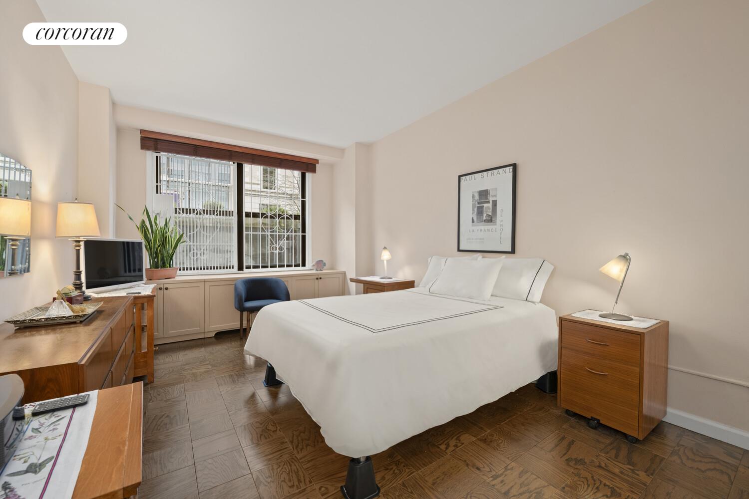 #5 photo, 130 E 18TH Street, Gramercy Park , NY 10003