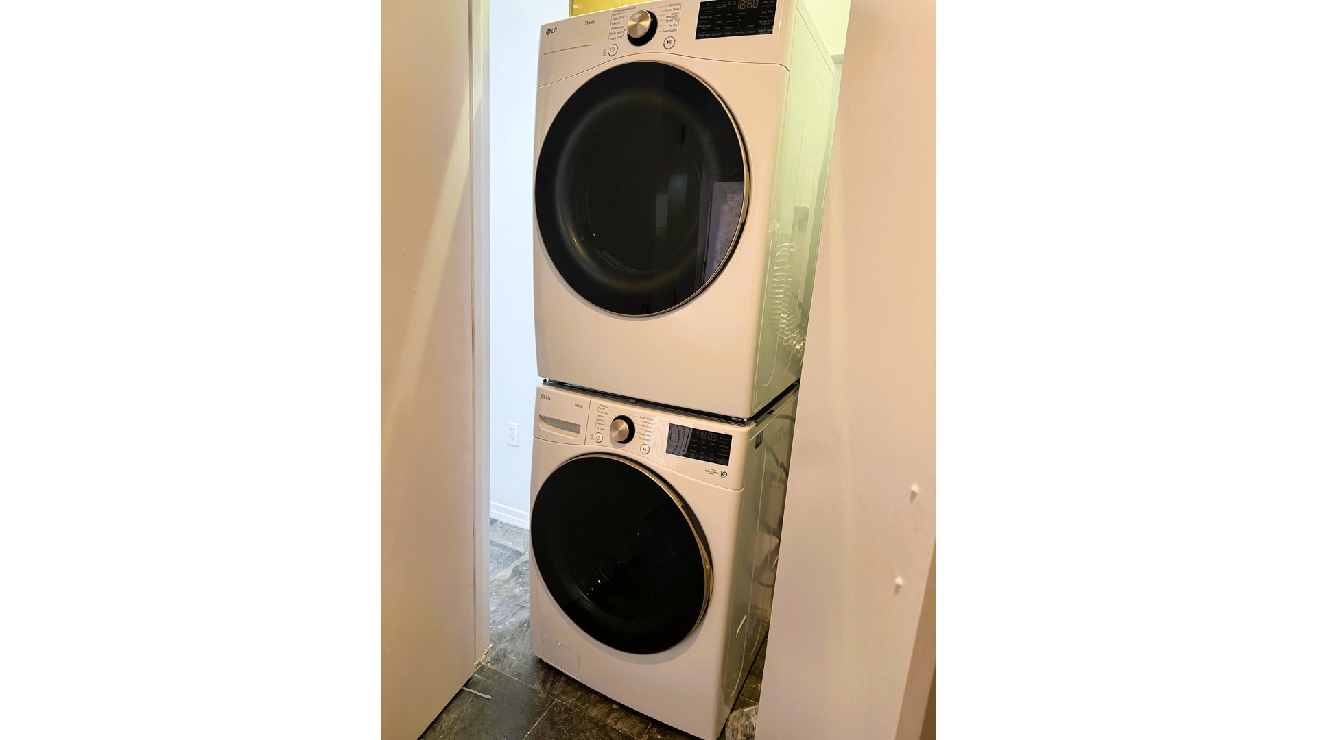 #12 photo, 26 E 2ND Street, मैनहटन East Village , NY 10003