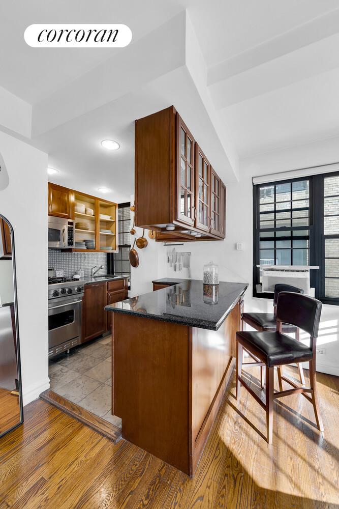 #4 photo, 102 E 22ND Street, 맨해튼 Gramercy Park , NY 10010