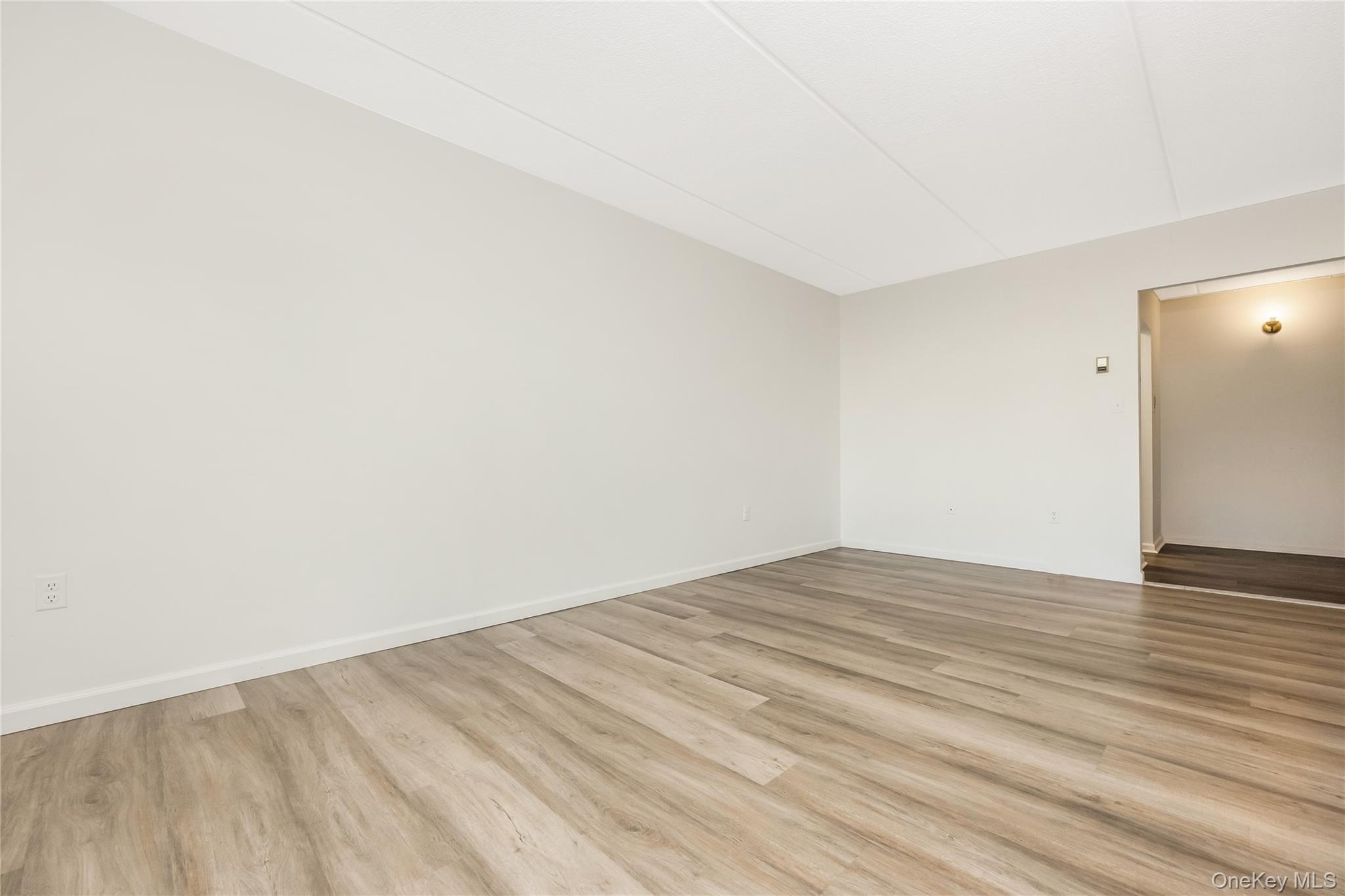 #12 photo, 135 Post Avenue, 長島 西布雷 Westbury , NY 11590